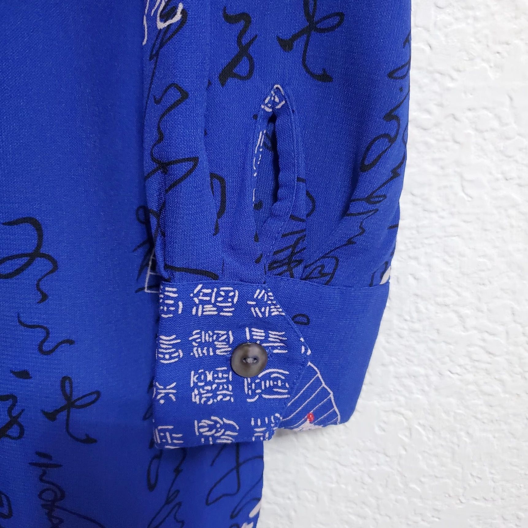 Vintage VINTAGE Yi Lin Blouse Women M Blue White Asian Calligraphy Floral Collared Long Sleeve Button Down Size M / US 6-8 / IT 42-44 - 6 Thumbnail