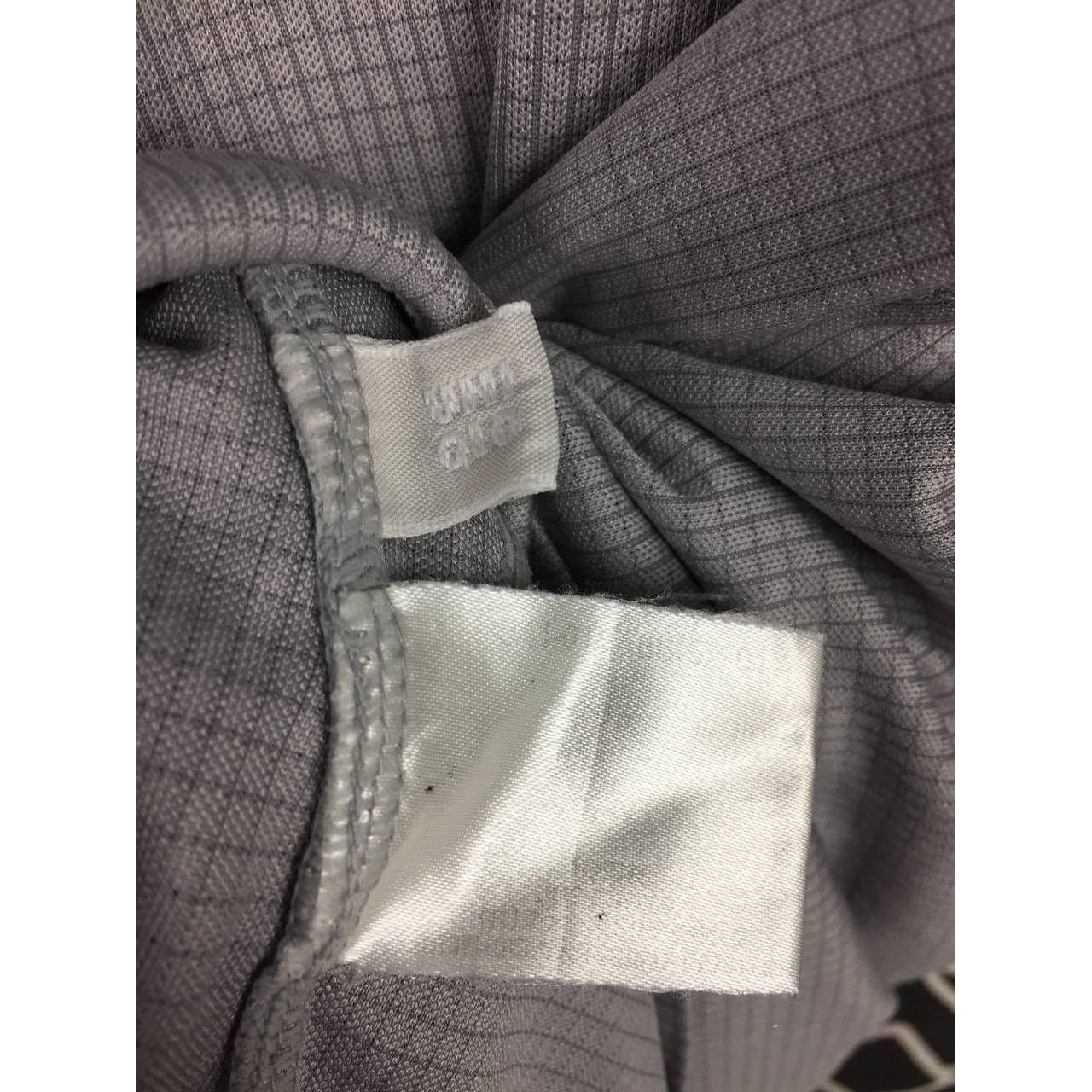 Japanese Brand × Uniqlo Uniqlo Body Tech V-Neck Activewear Jersey Size L Size US L / EU 52-54 / 3 - 8 Thumbnail