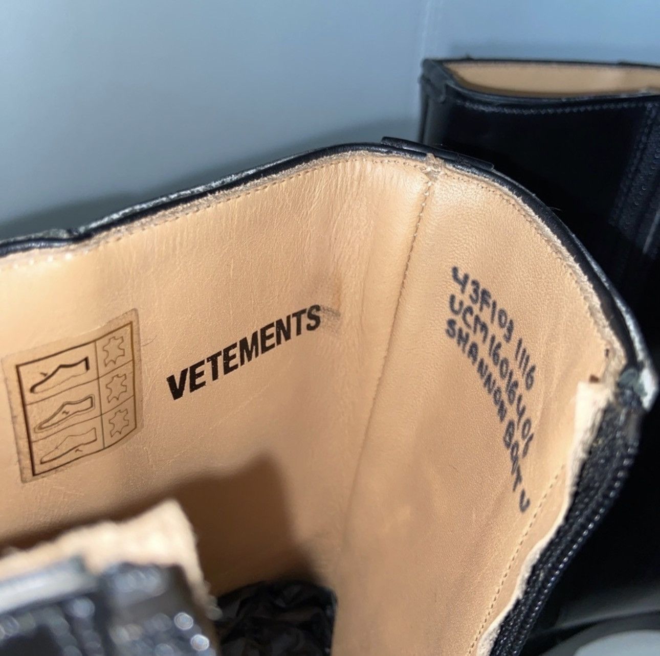 Church's × Vetements Vetements x Church’s Shannon Boot V size 9 NWT​​​ Size US 10.5 / IT 40.5 - 8 Thumbnail