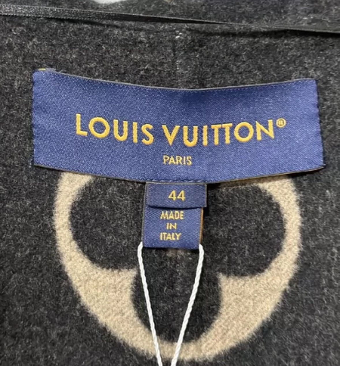 Louis Vuitton Louis Vuitton Fully printed coat 2412-Nextarrow Size US S / EU 44-46 / 1 - 6 Thumbnail