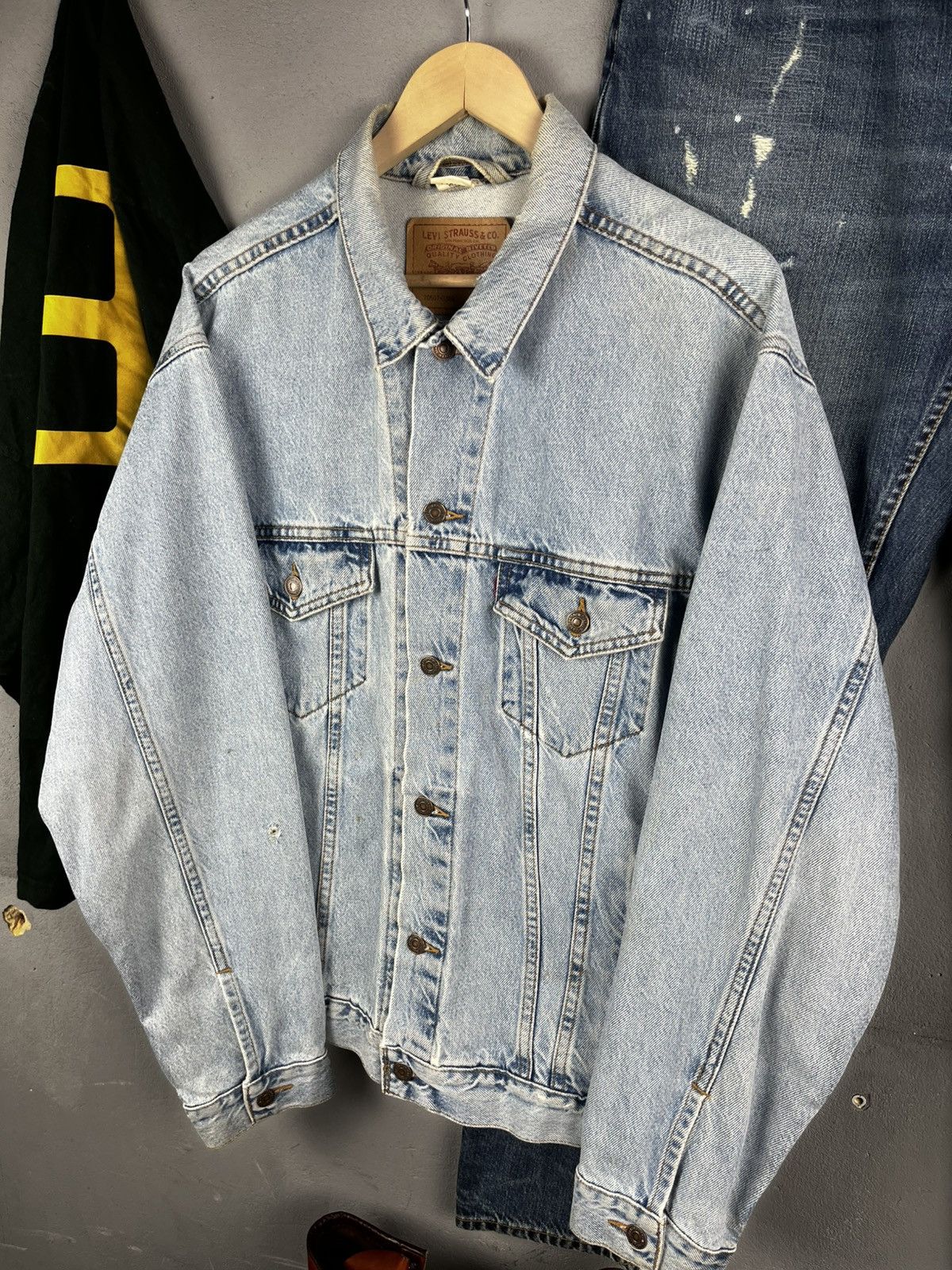 Levi's Levis distressed denim jacket vintage Size US L / EU 52-54 / 3 - 3 Thumbnail