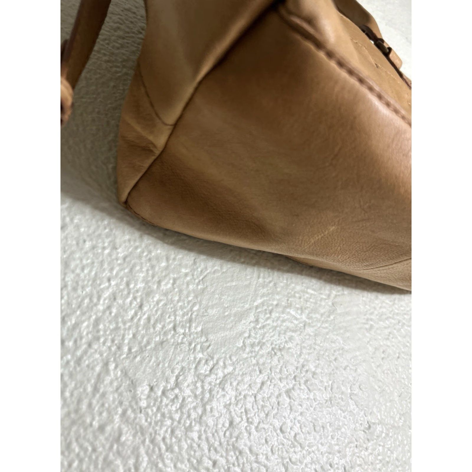 VINTAGE American Leather Co Crossbody Handbag Tan 11x10x5.5 Women Accessories Gr ay Leather Stains