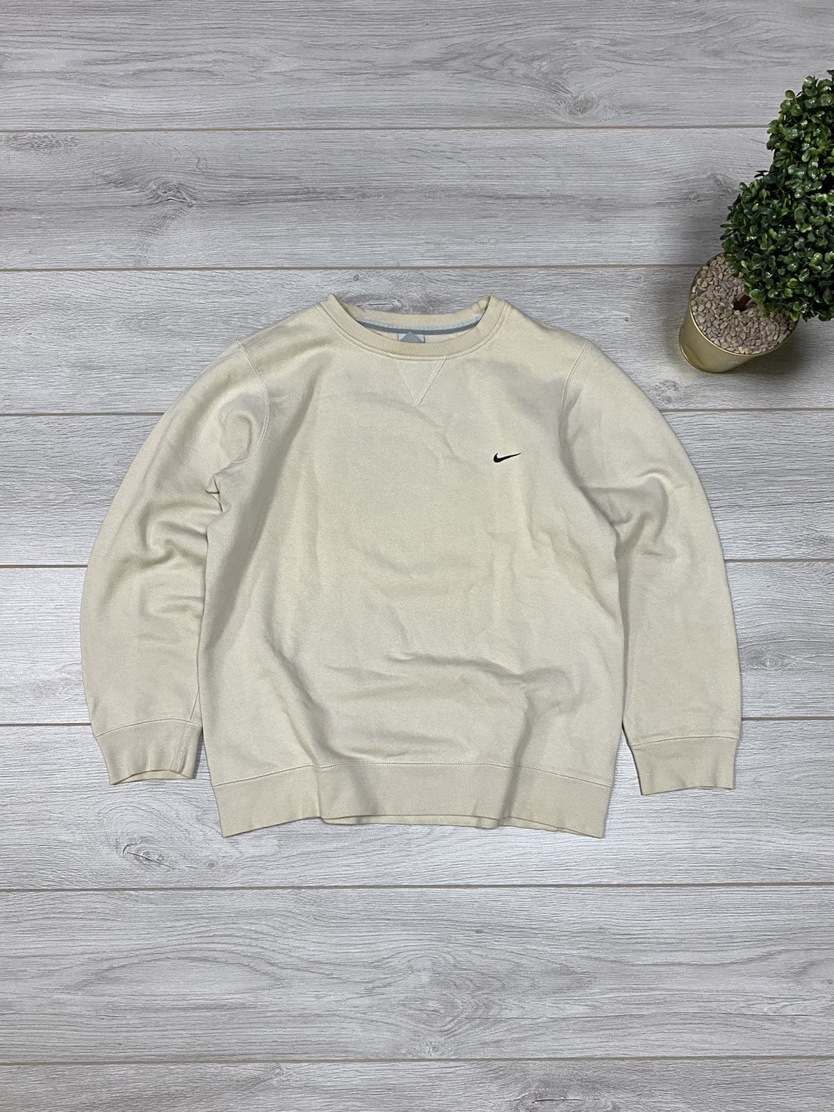 Nike Nike vintage swoosh sweatshirt dirty Size US S / EU 44-46 / 1 - 2 Thumbnail