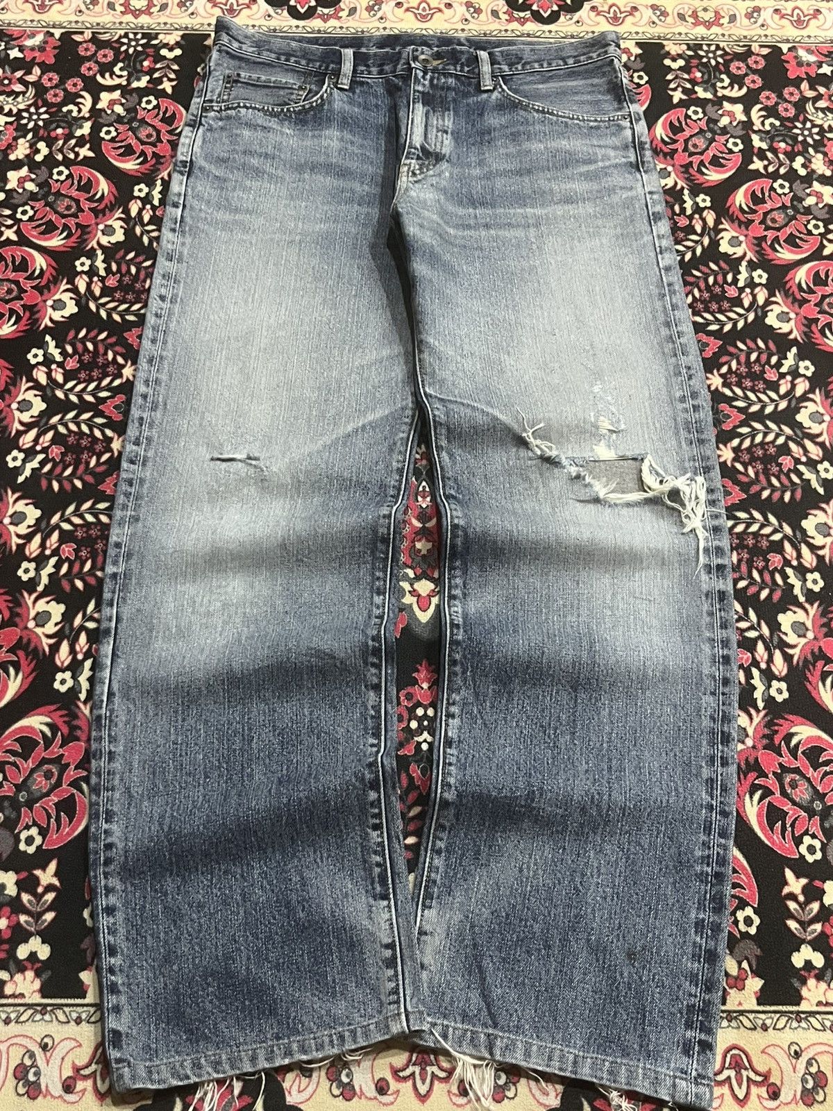 Uniqlo Vintage Uniqlo Blue Washed Distress Frayed Leg Straight Jean Size US 32 / EU 48 - 1 Thumbnail
