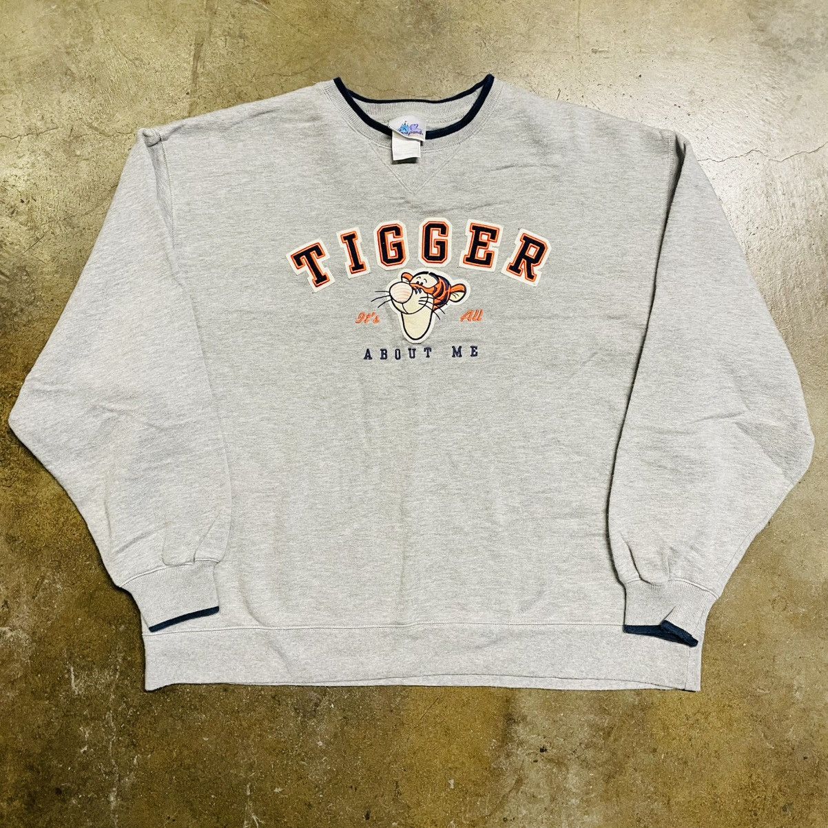 Vintage Tigger buy Graphic Crewneck Sweater Size L Green