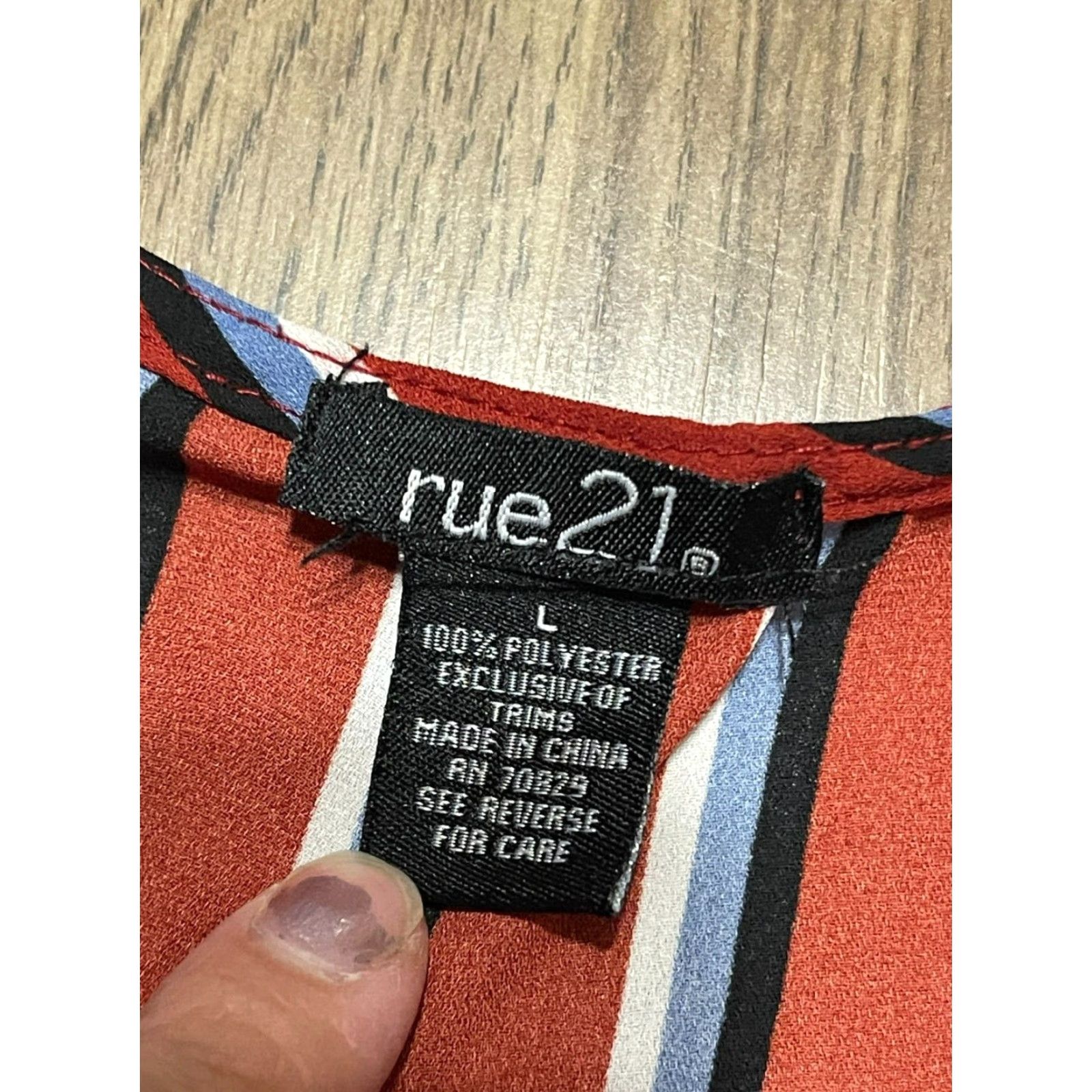 Vintage rue21 Shirt Women's L Blue White Red Striped Long Sleeve V-Neck Casual Modern Basic Fall Spring Summer Womens Size L / US 10 / IT 46 - 7 Thumbnail