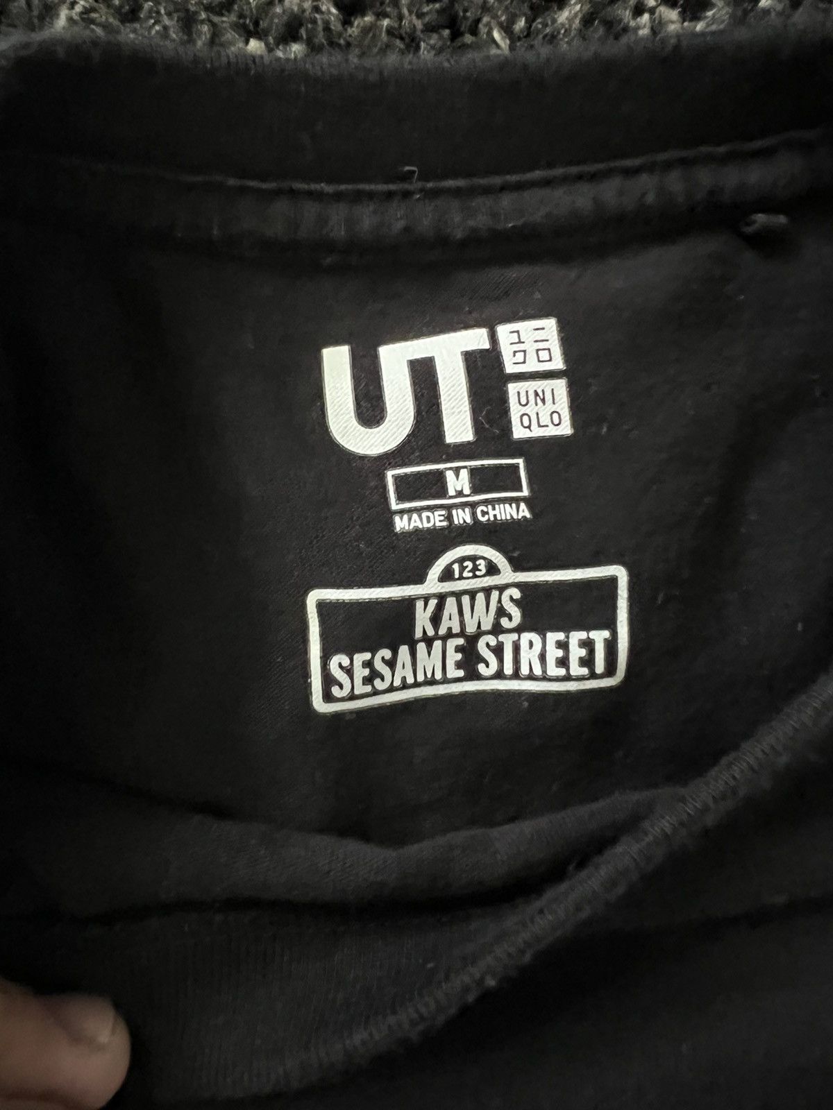 Kaws × Uniqlo Kaws Elmo Uniqlo pocket tee Size US M / EU 48-50 / 2 - 3 Thumbnail