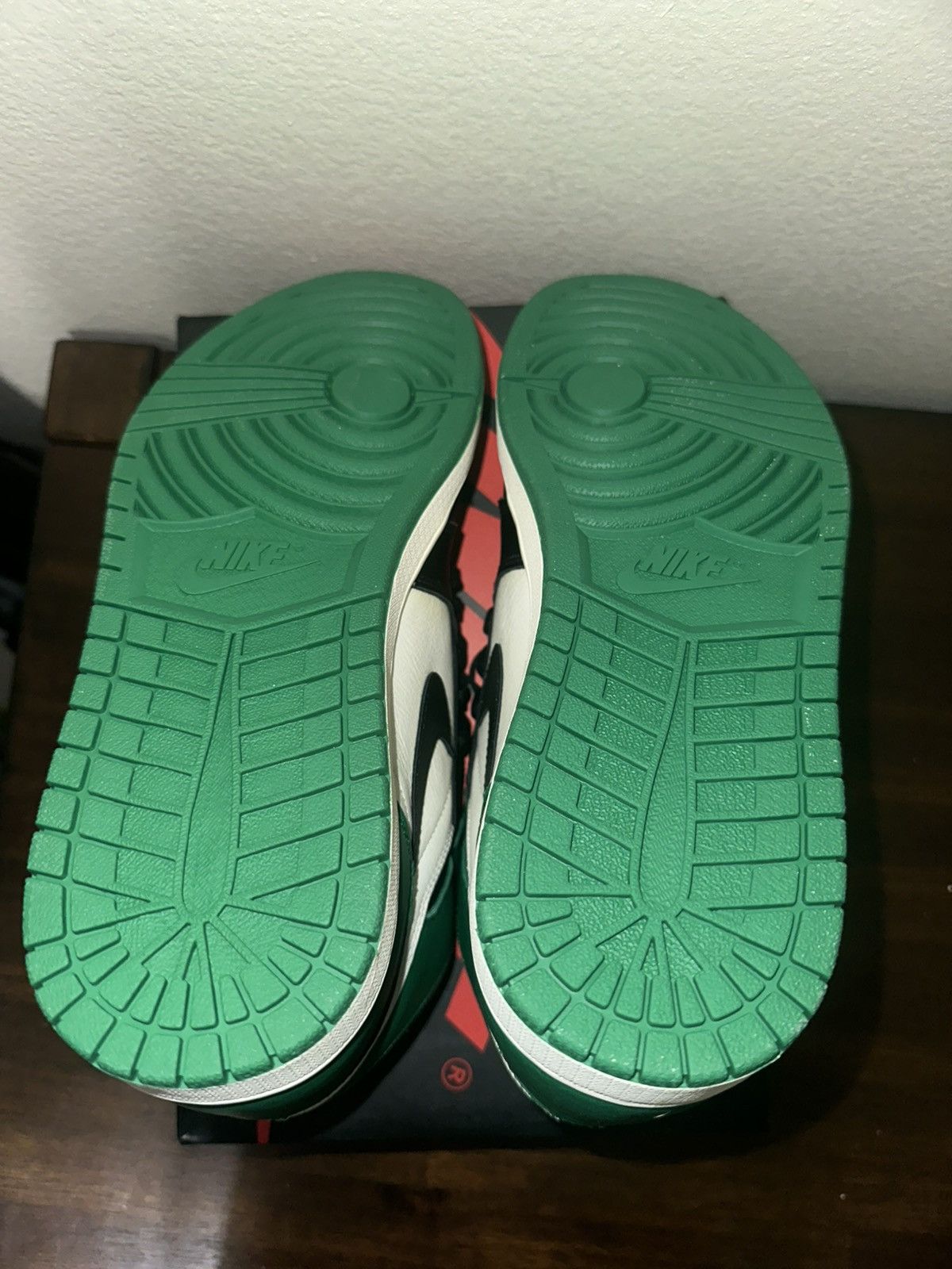 Nike AIR JORDAN 1 RETRO HIGH PINE GREEN Size US 12 / EU 45 - 6 Thumbnail