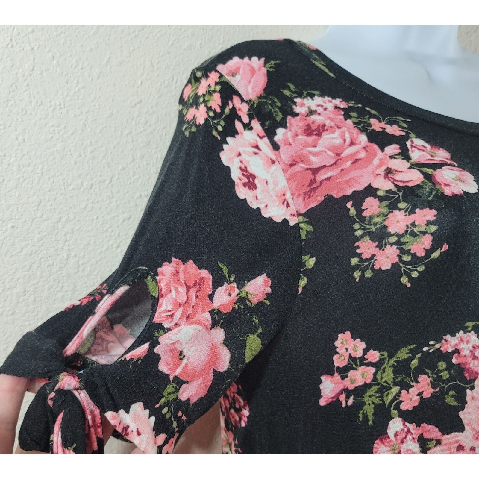 Other Reborn J Black Pink Floral Round Neck Top Medium Lightweight Size M / US 6-8 / IT 42-44 - 6 Thumbnail