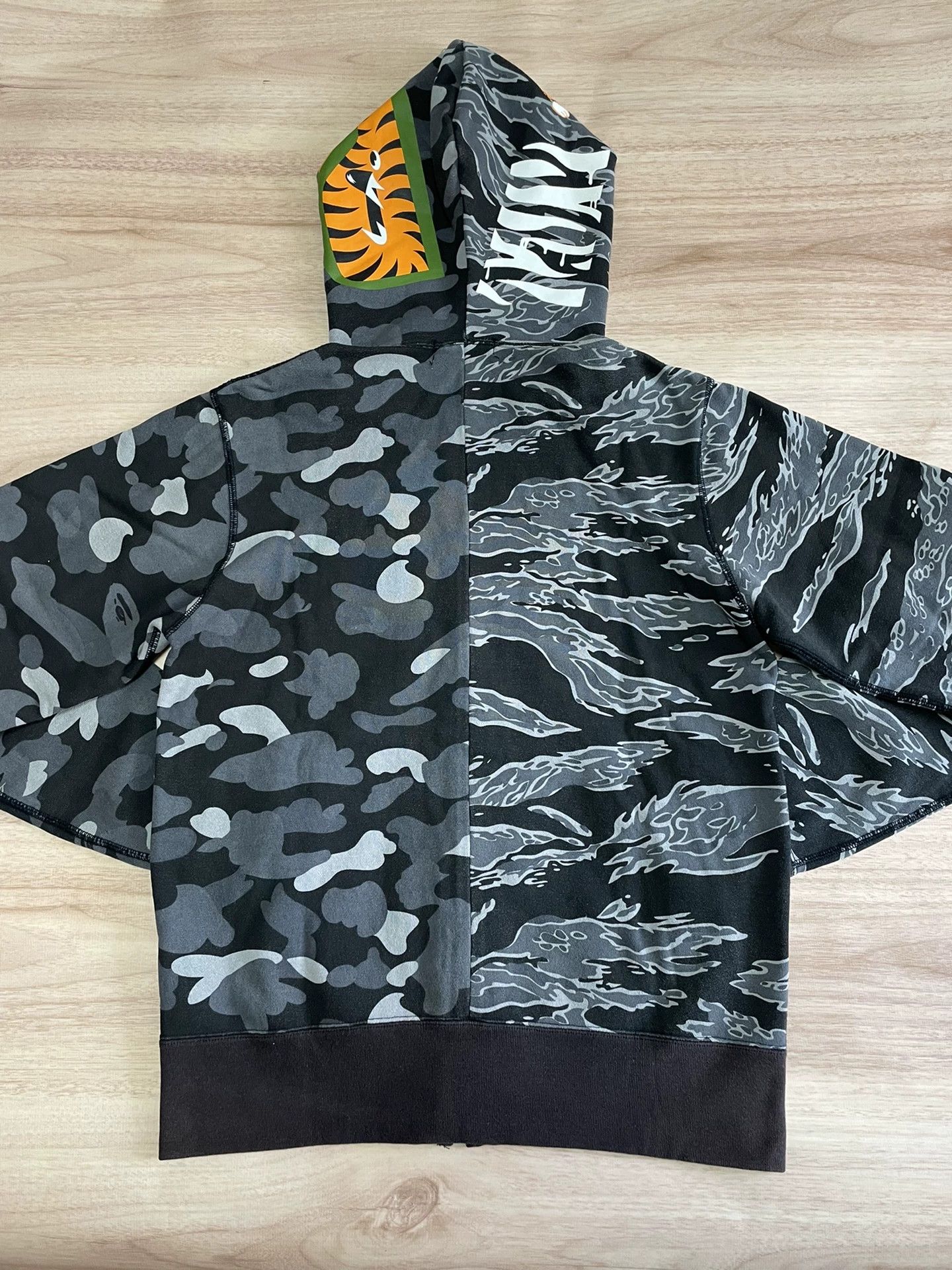 Bape BAPE x Undefeated Shark Tiger Camo Black Hoodie M Size US M / EU 48-50 / 2 - 2 Thumbnail