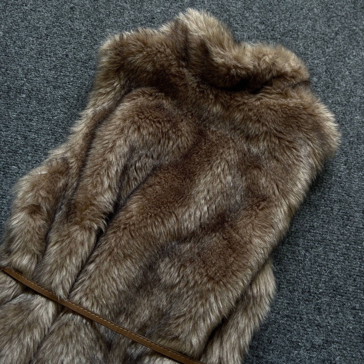 Le Grande Bleu (L.G.B.) VTG Zara Women’s Faux Fur Vest Size XS Hype Trend Staff Pick Size XS / US 0-2 / IT 36-38 - 15 Thumbnail