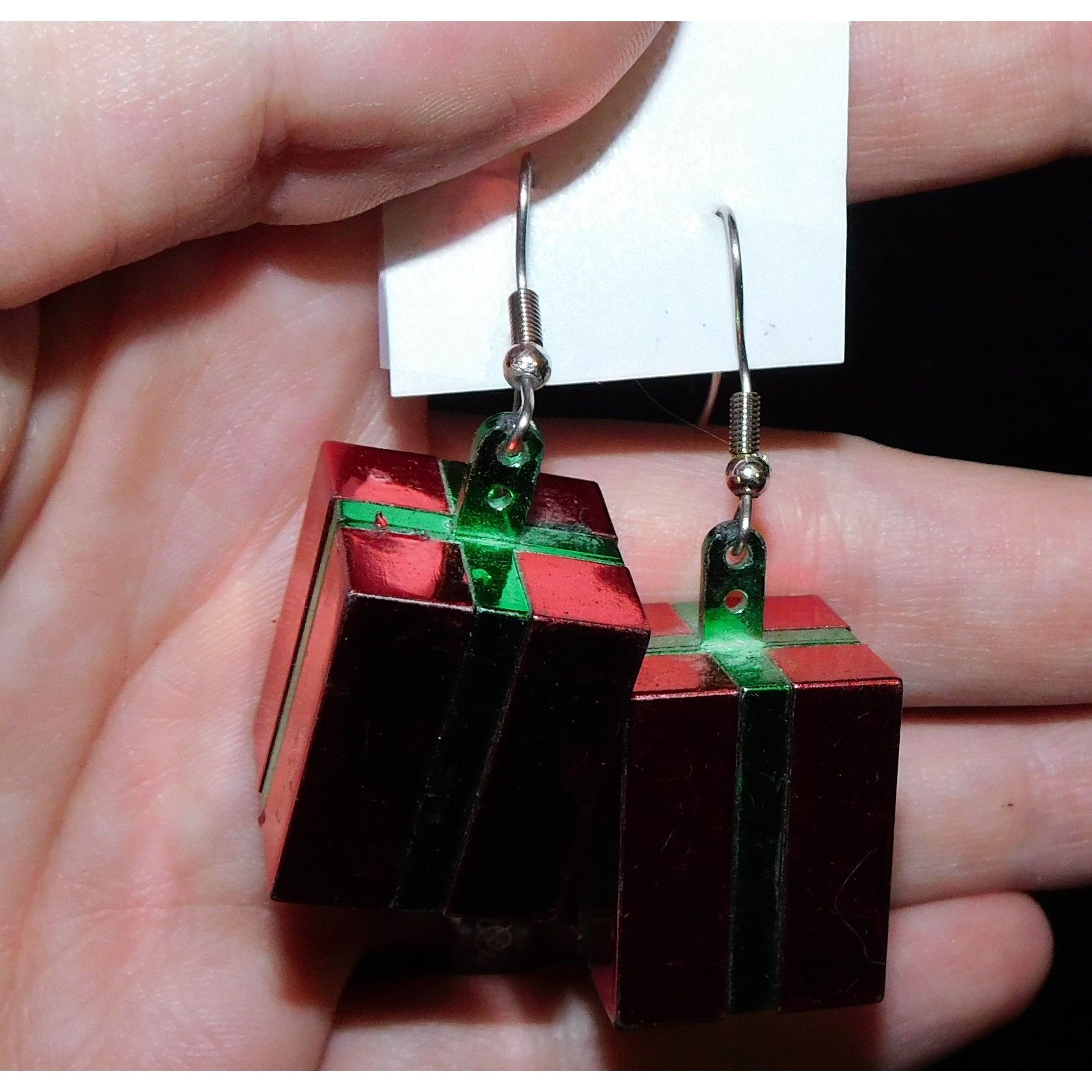 Other Red And Green Christmas Present Metallic Dangle Earrings Size ONE SIZE - 2 Thumbnail