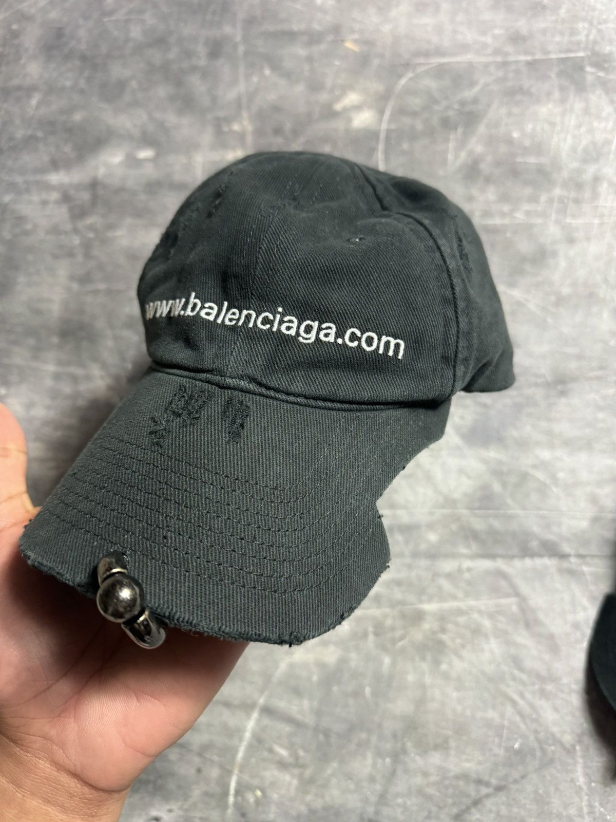 Balenciaga Balenciaga www.Balenciaga.com notched pierced hat Size ONE SIZE - 2 Thumbnail
