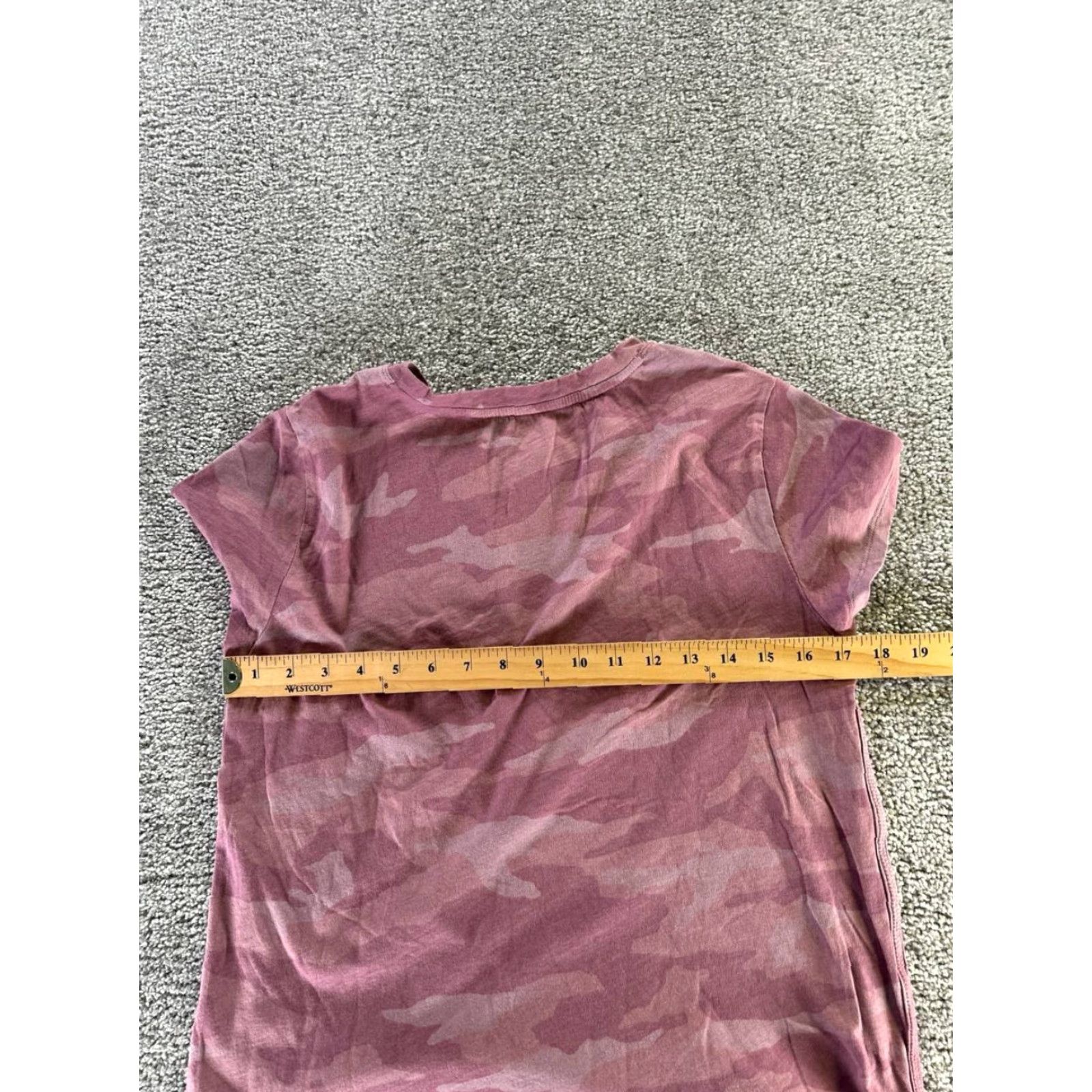 Athleta Athleta Shirt Womens M Pink Camouflage Running Top Short Sleeve Crew Neck Athletic Size M / US 6-8 / IT 42-44 - 5 Thumbnail