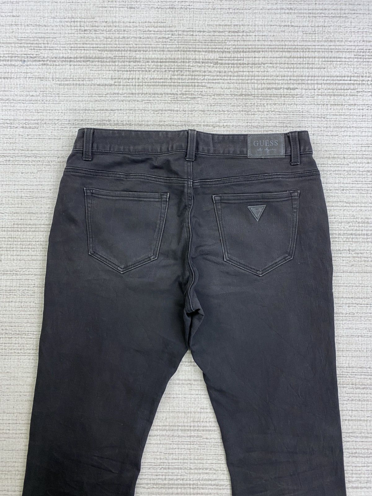 Guess × Japanese Brand × Vintage Vintage Guess Los Angeles Metal Logo All Black Denim Pants Size US 34 / EU 50 - 10 Thumbnail