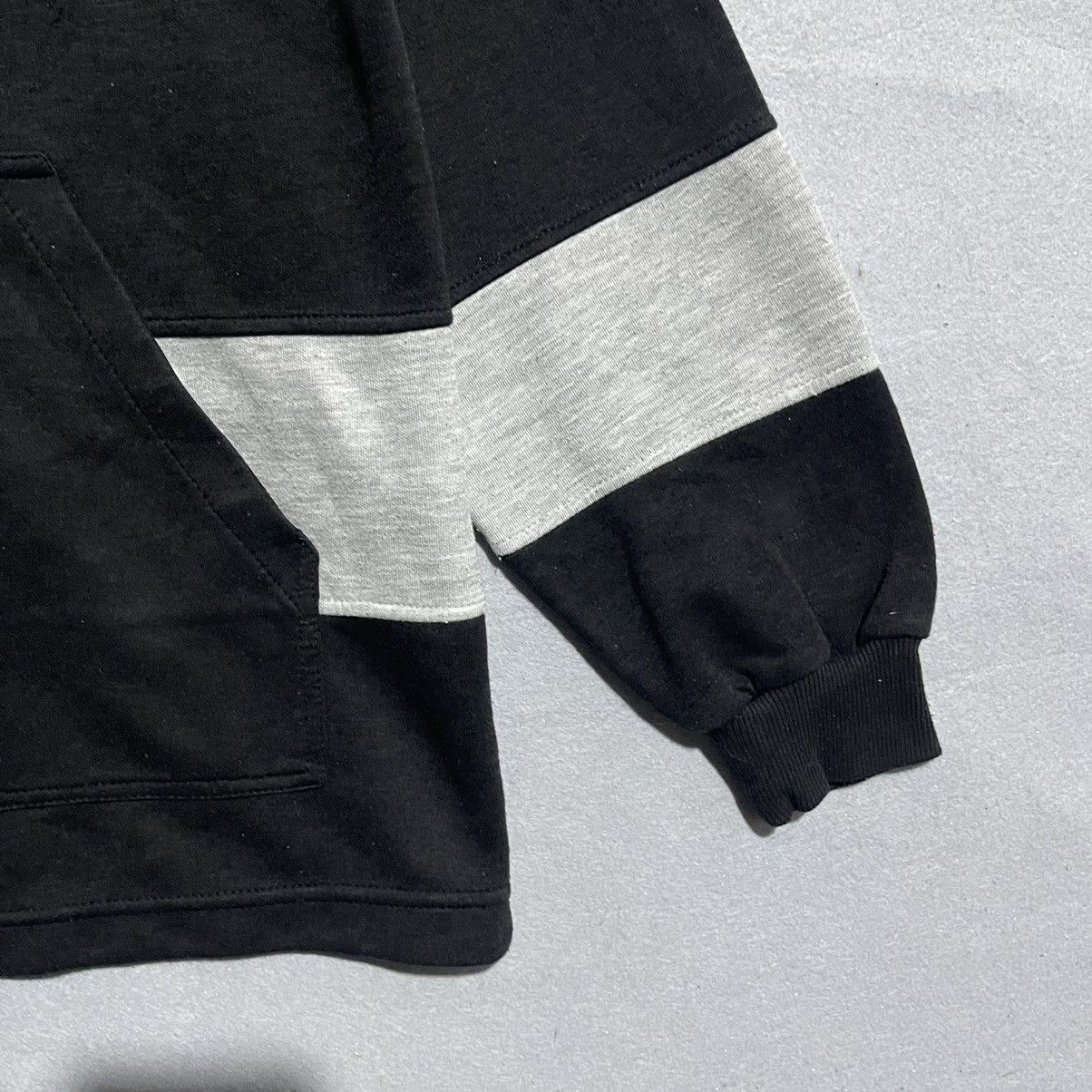 Vintage Vintage Simpson Australia Zip Jacket – Black/Grey – Size M Size US M / EU 48-50 / 2 - 4 Thumbnail