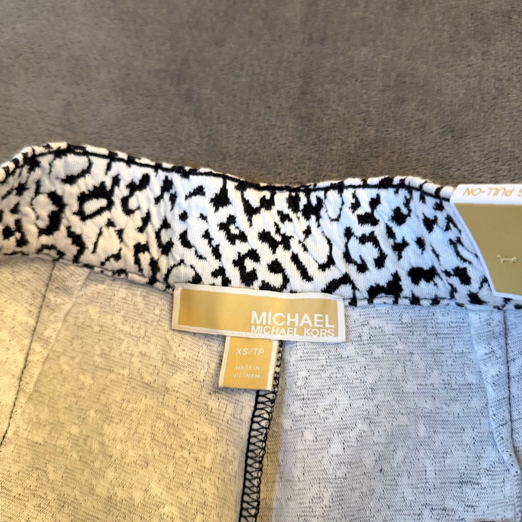 Michael Kors VINTAGE Michael Kors Black White Leopard Print Wide Leg Cropped Pants Womens XS NWT Size 26" / US 2 / IT 38 - 7 Thumbnail