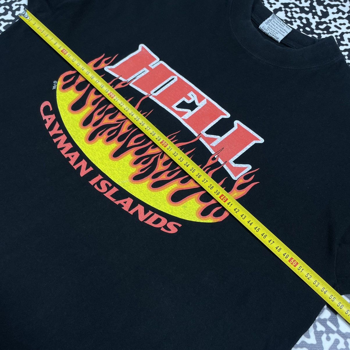 Vintage Vintage 90s Hell Cayman Islands Flame Fire Retro T-shirt Size US M / EU 48-50 / 2 - 9 Thumbnail