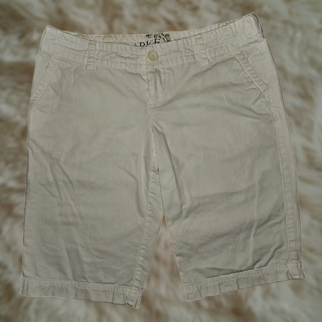 Vintage VINTAGE Buckle Bermuda Shorts Women 28 White Ultra Low Rise Casual Hipster Preppy City Size 28" / US 6 / IT 42 - 1 Thumbnail