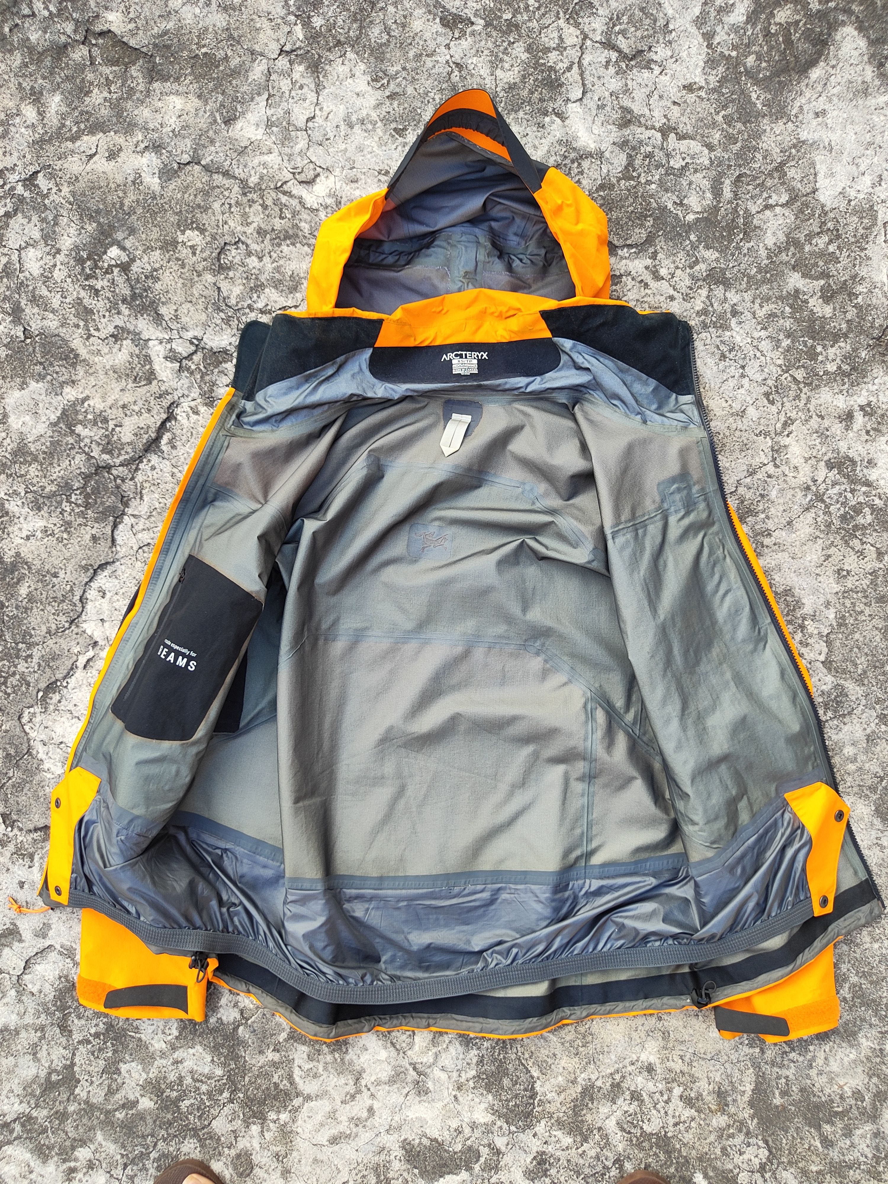 Arc'teryx × Beams Plus Arcteryx x Beams Stinger 35 th Anniversary Size US XS / EU 42 / 0 - 13 Thumbnail
