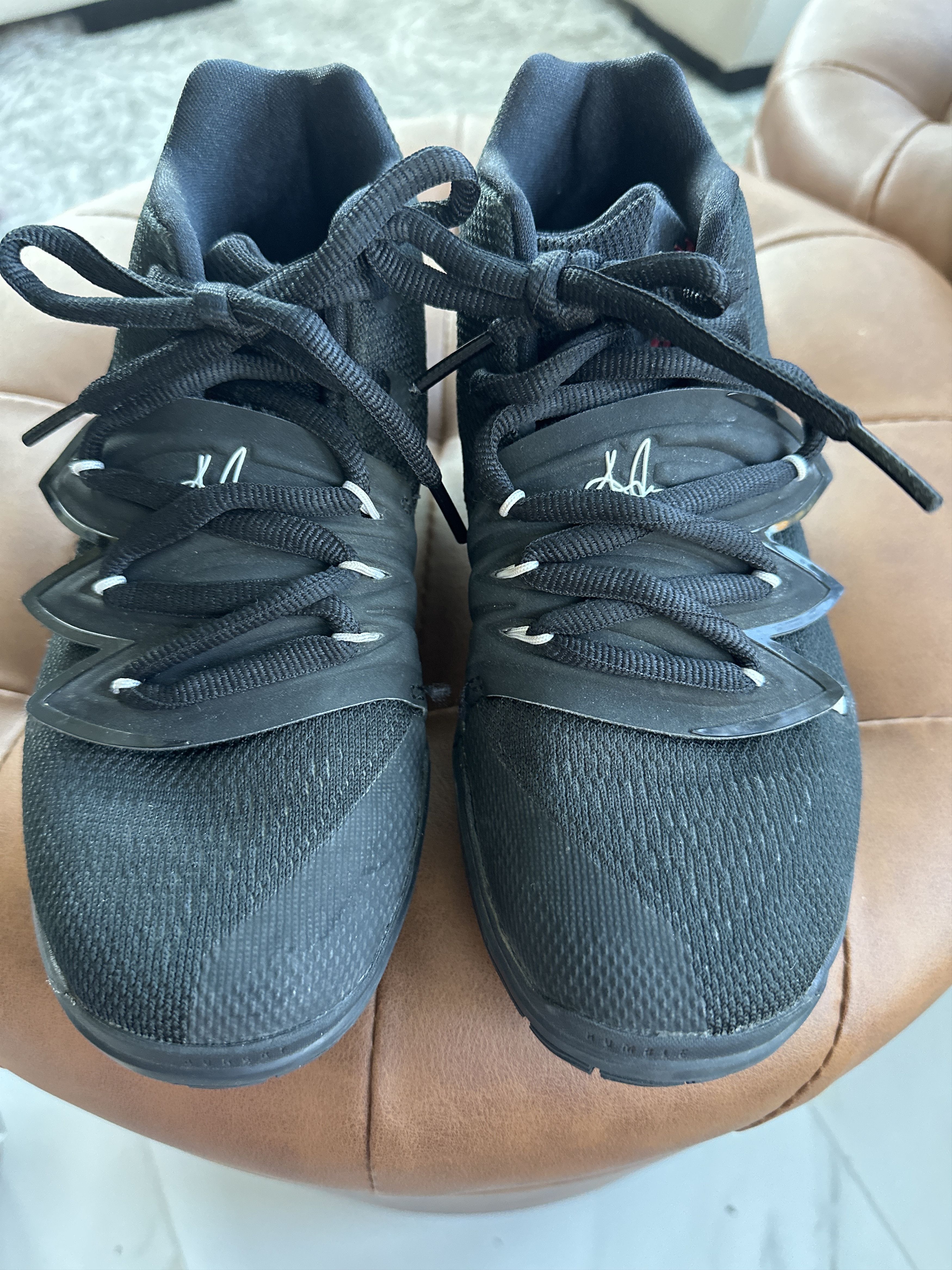 Nike Nike kyrie Size US 5 / EU 37 - 1 Thumbnail
