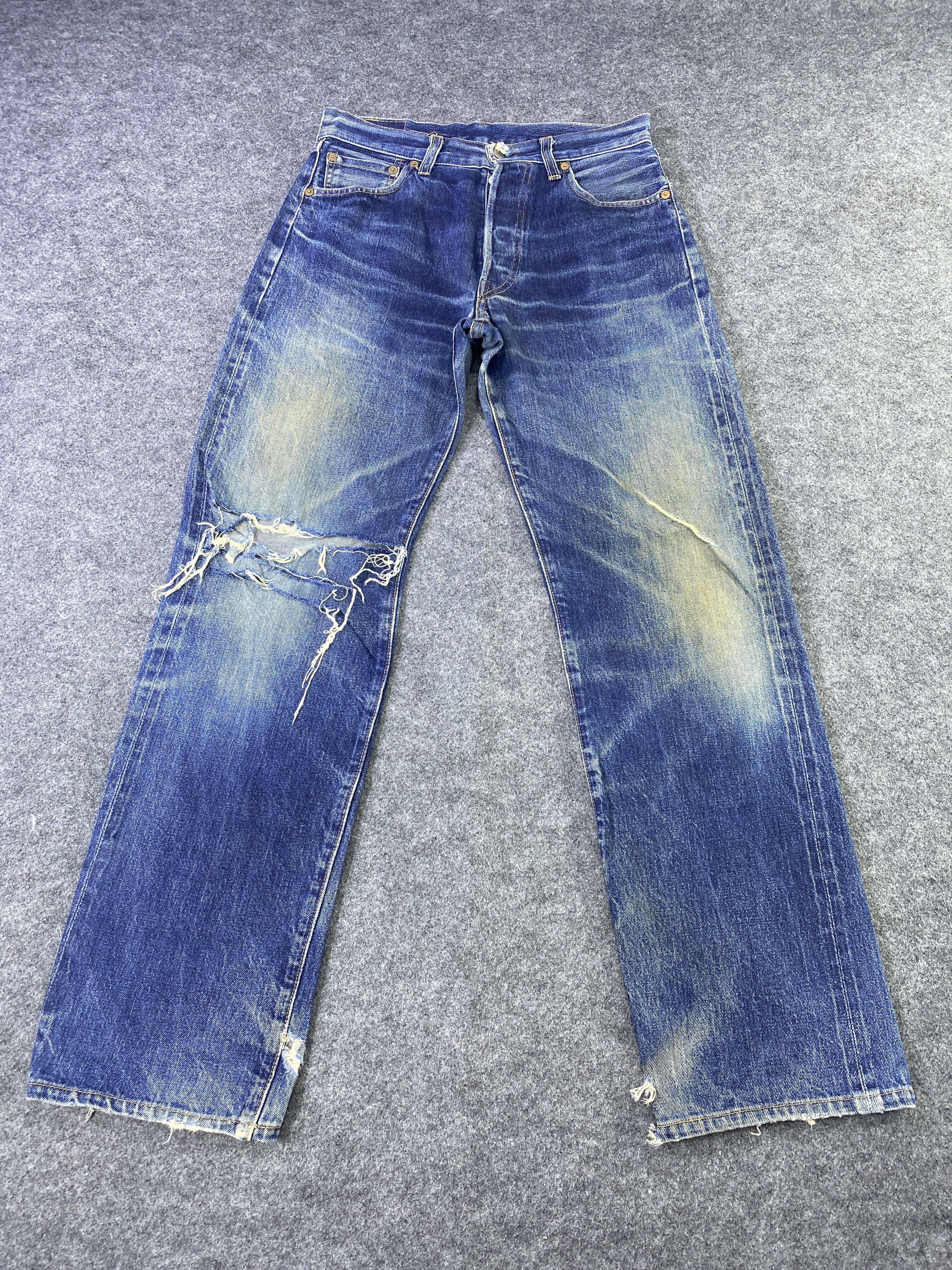 Levi's VINTAGE LEVI'S 501xx REDLINE DISTRESSES BLUE WASH JEANS-J888 Size US 30 / EU 46 - 2 Thumbnail