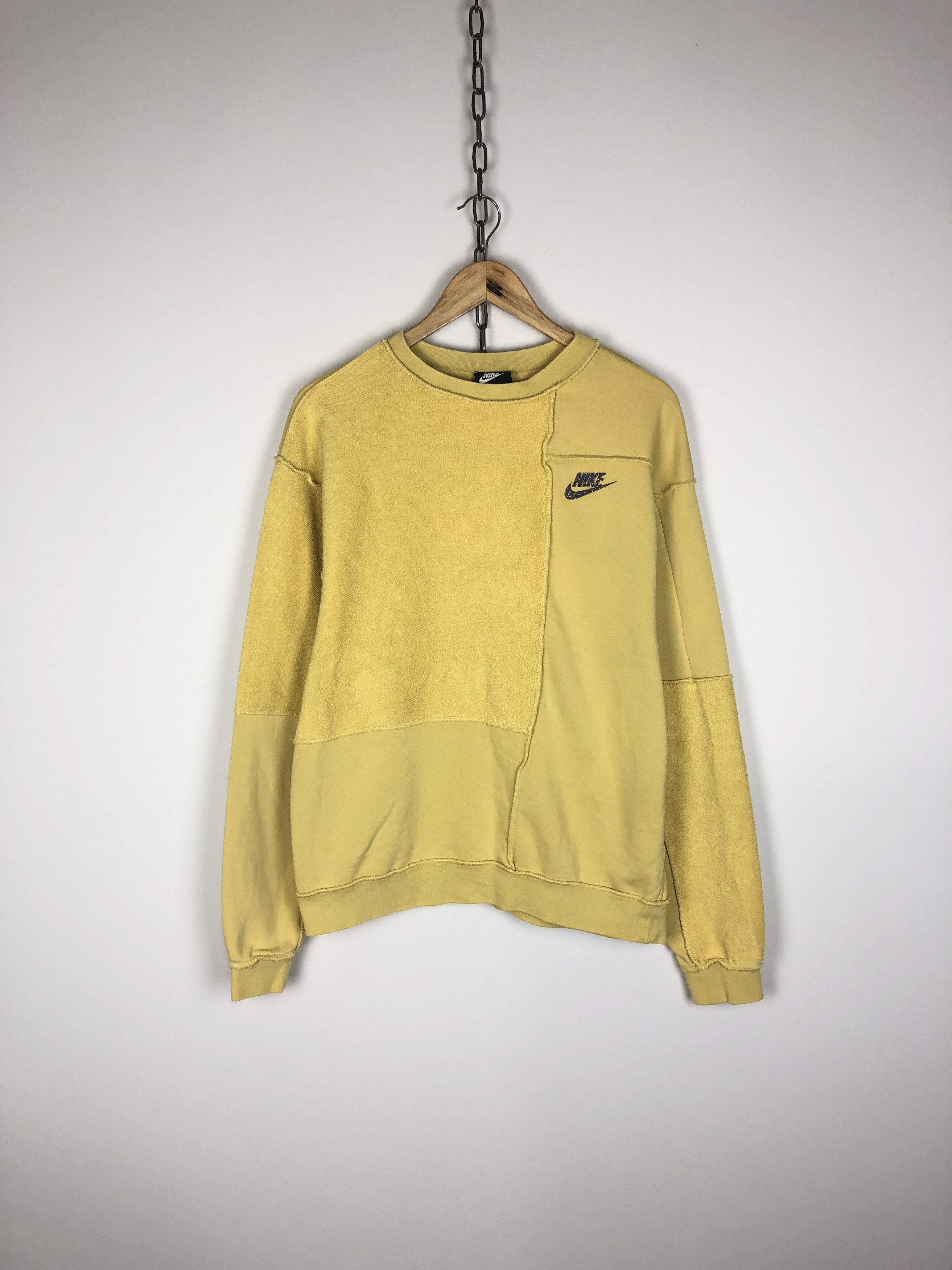 Nike Nike Assymetric Sweatshirt Crewneck Spellout Yellow size S Size US S / EU 44-46 / 1 - 1 Thumbnail