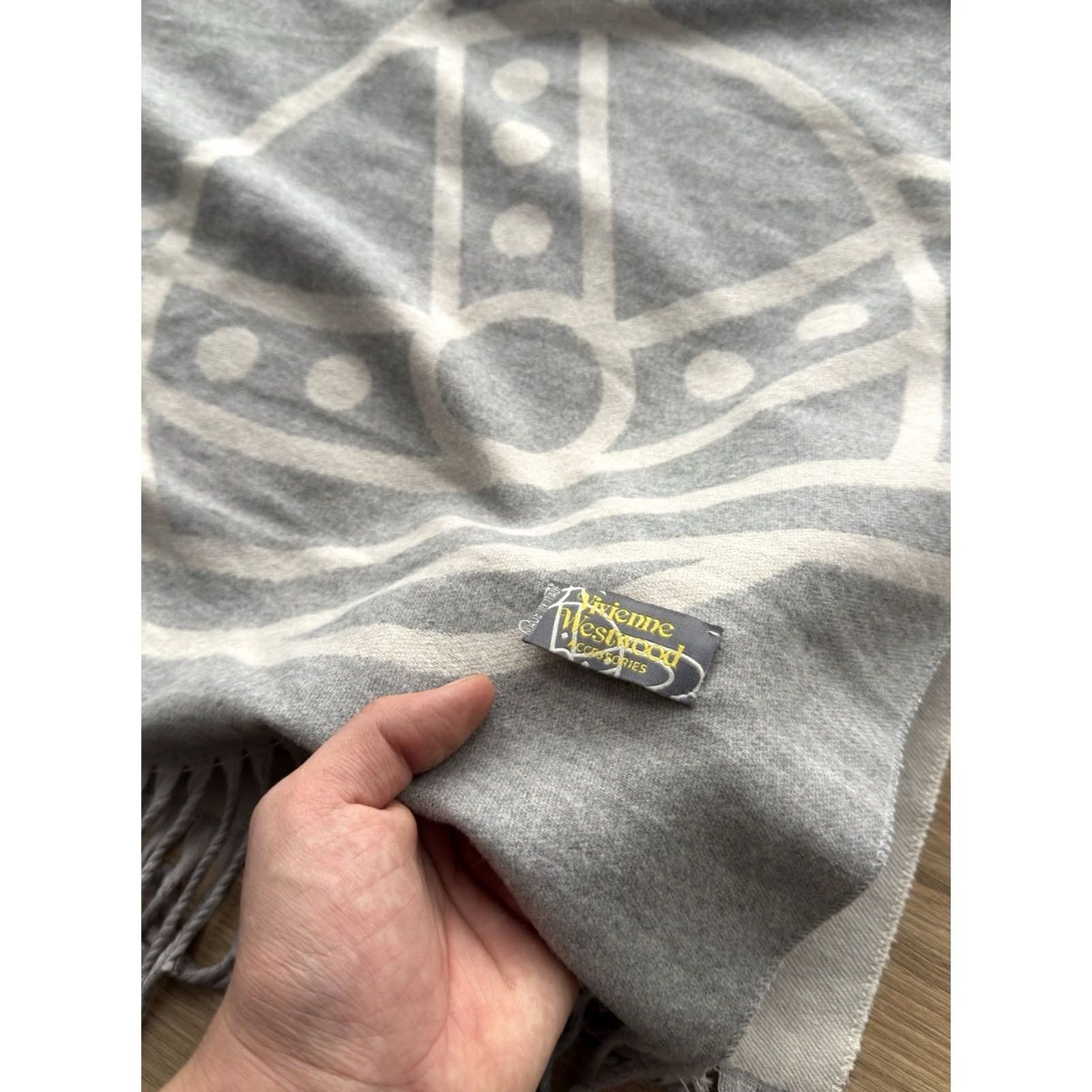 Vivienne Westwood VINTAGE Vivienne Westwood Big Logo Cashmere Luxury Big Scarf Scarf Unisex Gray 60/180 cm Logo Vintage 90s England London USA Winter Size ONE SIZE - 5 Thumbnail