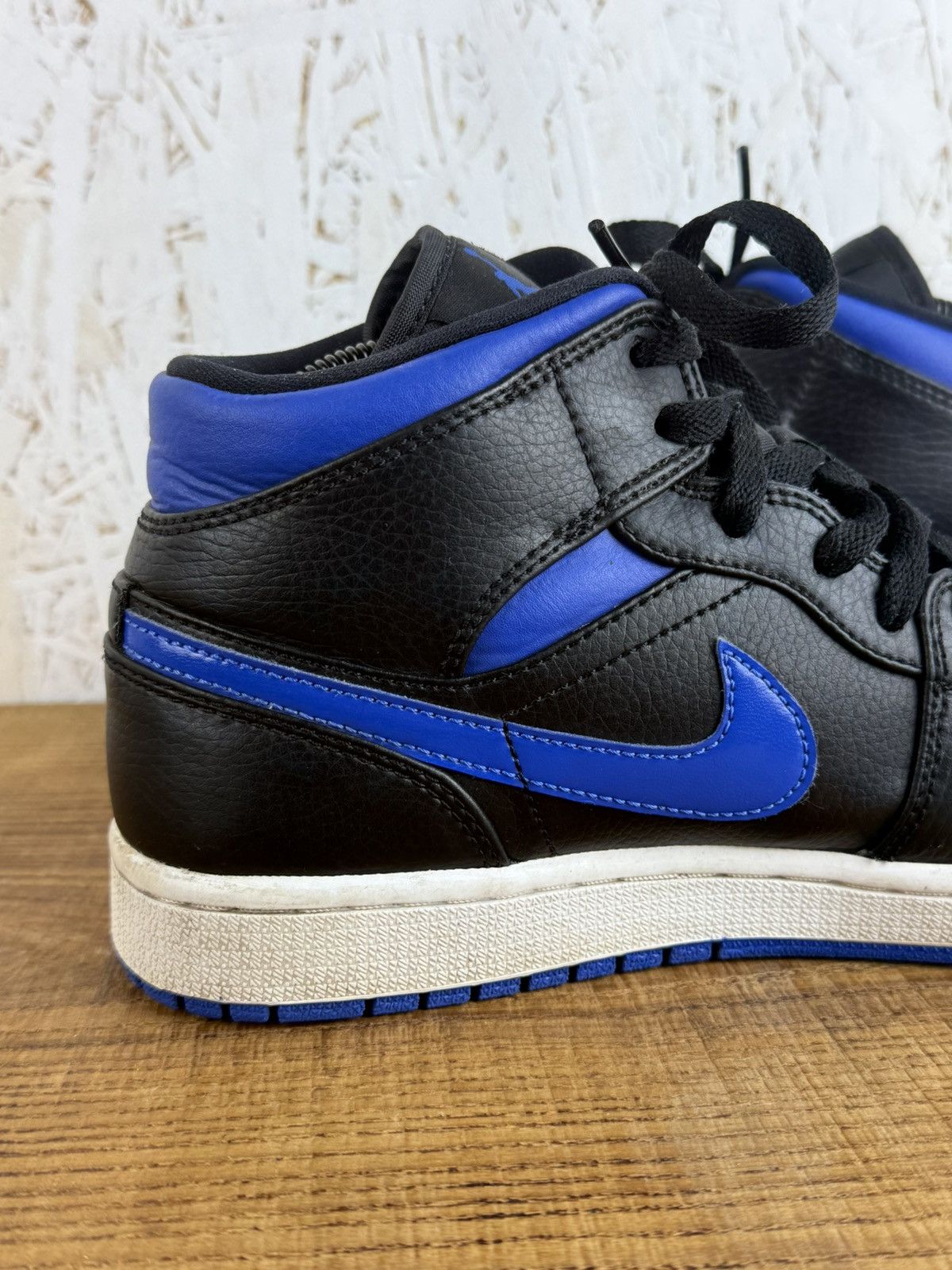Jordan Brand Jordan 1 Mid Black Hyper Royal Blue Sneakers 554724-068 US8 Size US 8 / EU 41 - 5 Thumbnail