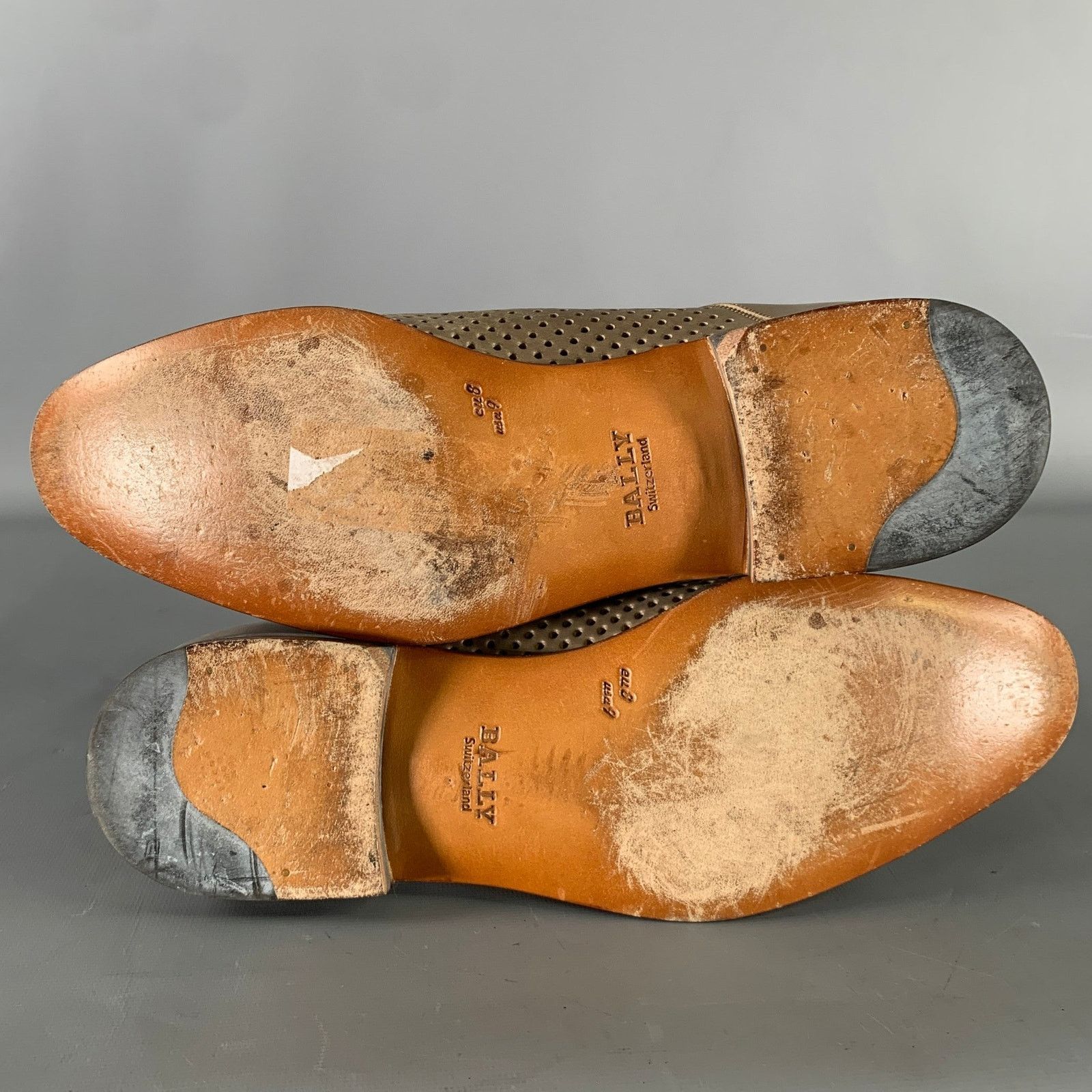 Bally BALLY Size 9 Beige Perforated Leather Cap Toe Lace Up Shoes Size US 9 / EU 42 - 6 Thumbnail