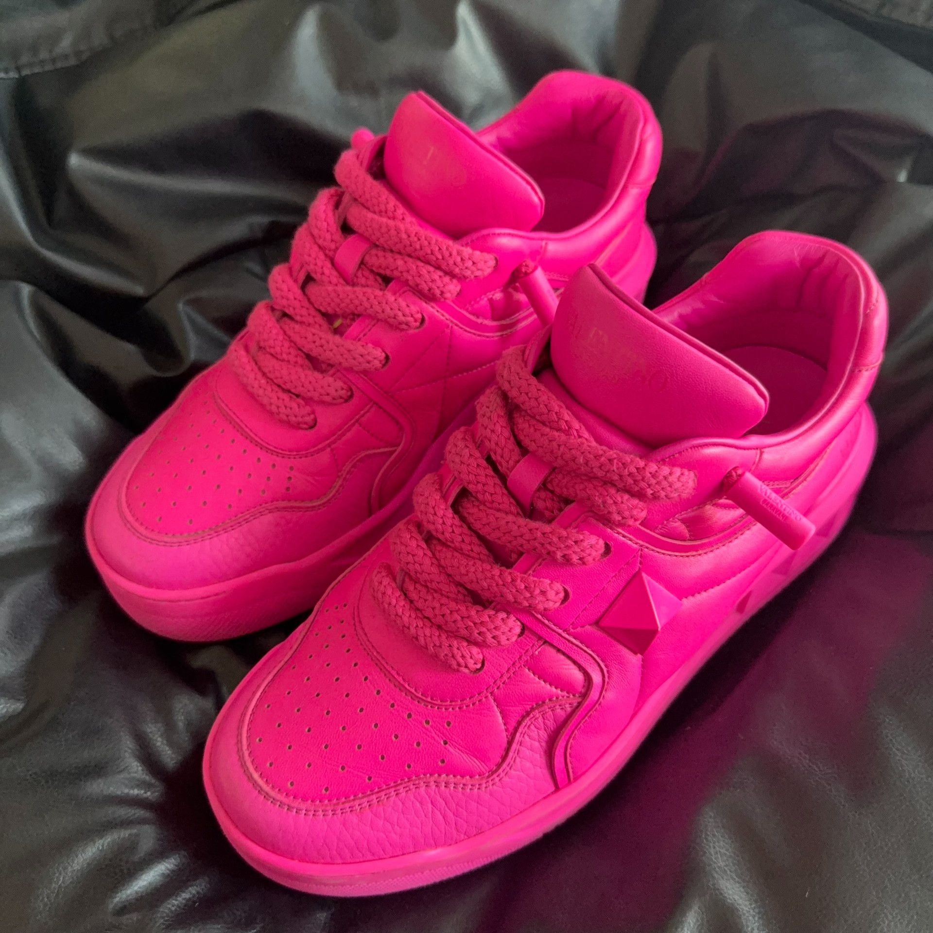 Valentino Valentino Pink Lowtop Sneakers 42.5 Men Size US 9.5 / EU 42-43 - 1 Thumbnail