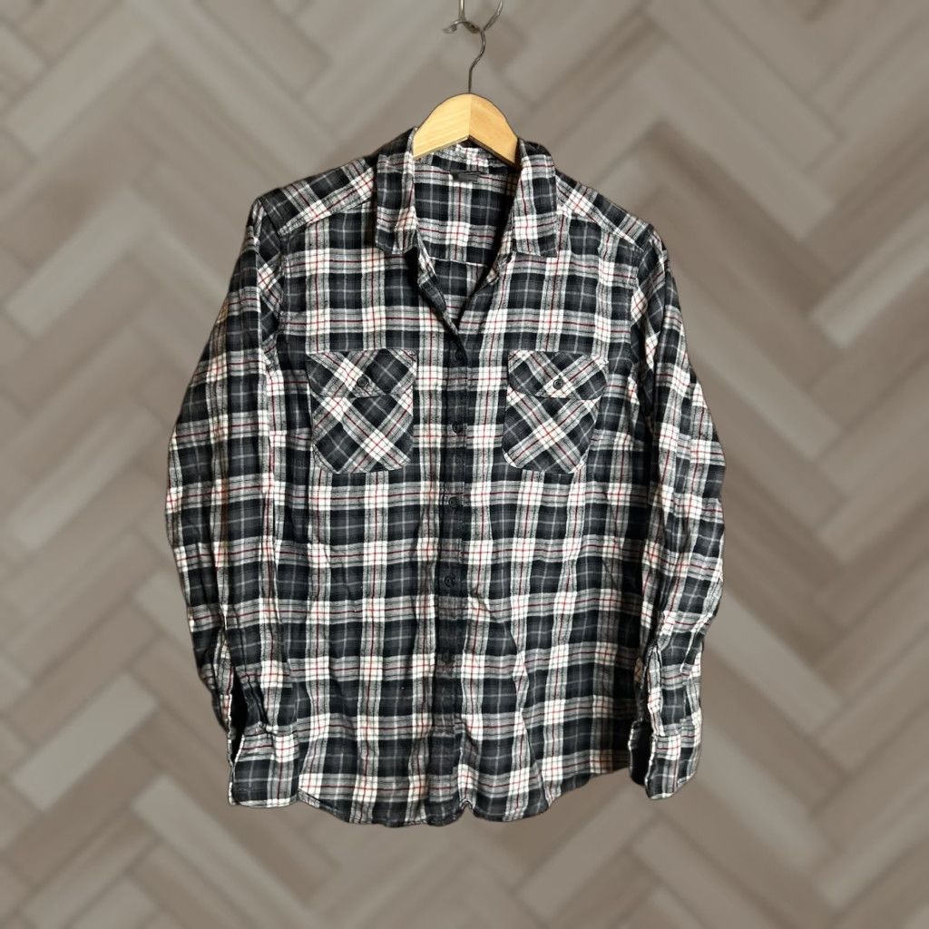 Eddie Bauer Eddie Bauer Shirt Women's XL Gray Plaid Button Up Shirt XL Gray Plaid Eddie Bauer Women’s Long Sleeve Button Up Shirt Size XL / US 12-14 / IT 48-50 - 1 Thumbnail