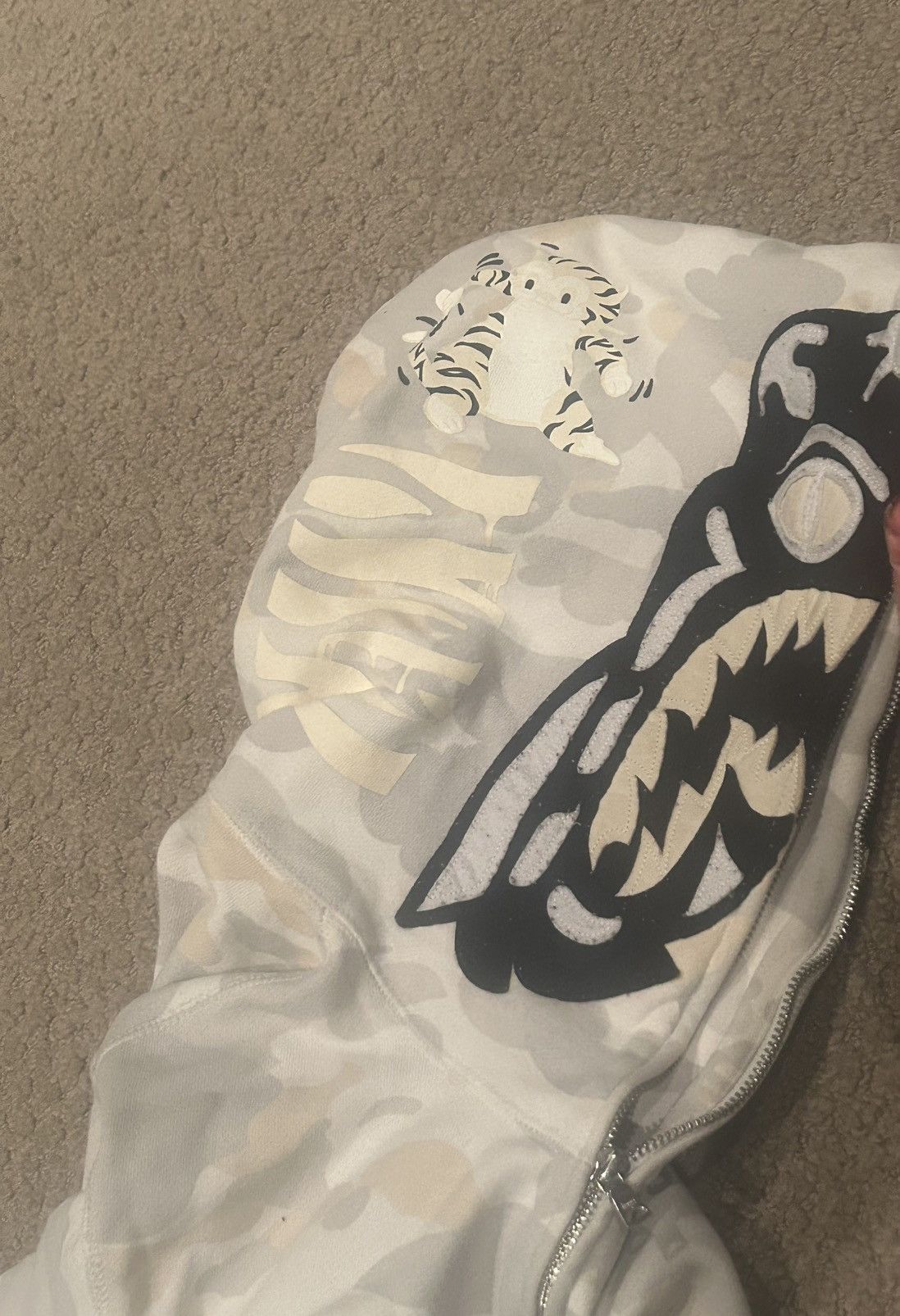 Bape Bape full zip tiger shark camo hoodie glow in the dark Size US M / EU 48-50 / 2 - 7 Thumbnail