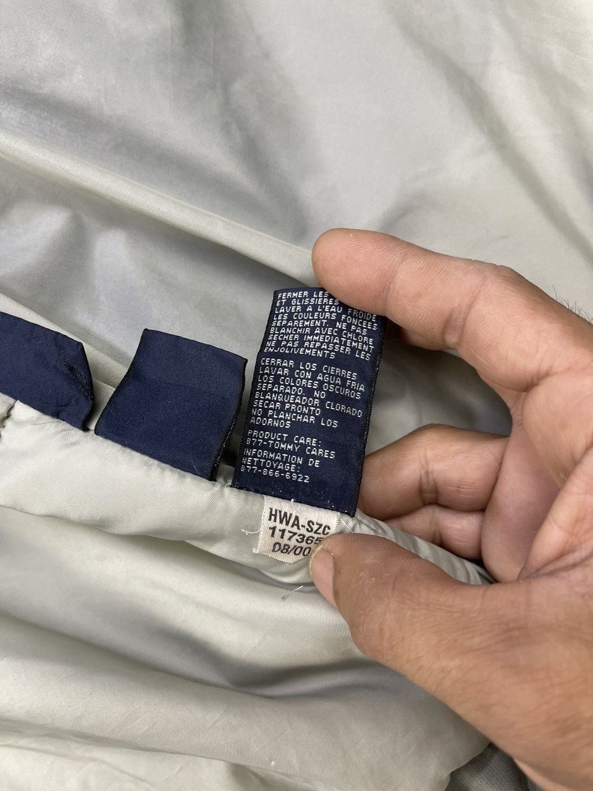 Tommy Hilfiger Vtg Y2k Tommy Hilfiger Multi Pocket Down Jacket Size US L / EU 52-54 / 3 - 23 Thumbnail