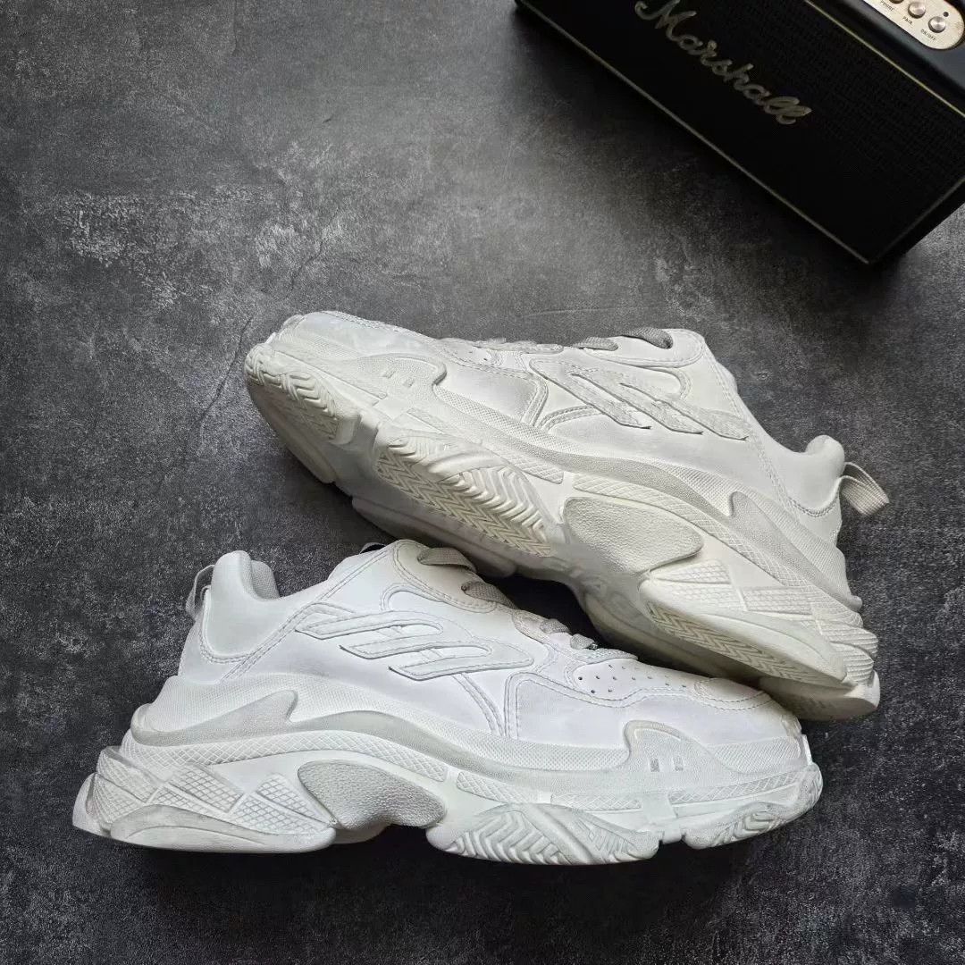 Balenciaga Balenciaga Distressed White Lowtop Sneakers S Men Size US 10 / EU 43 - 1 Thumbnail
