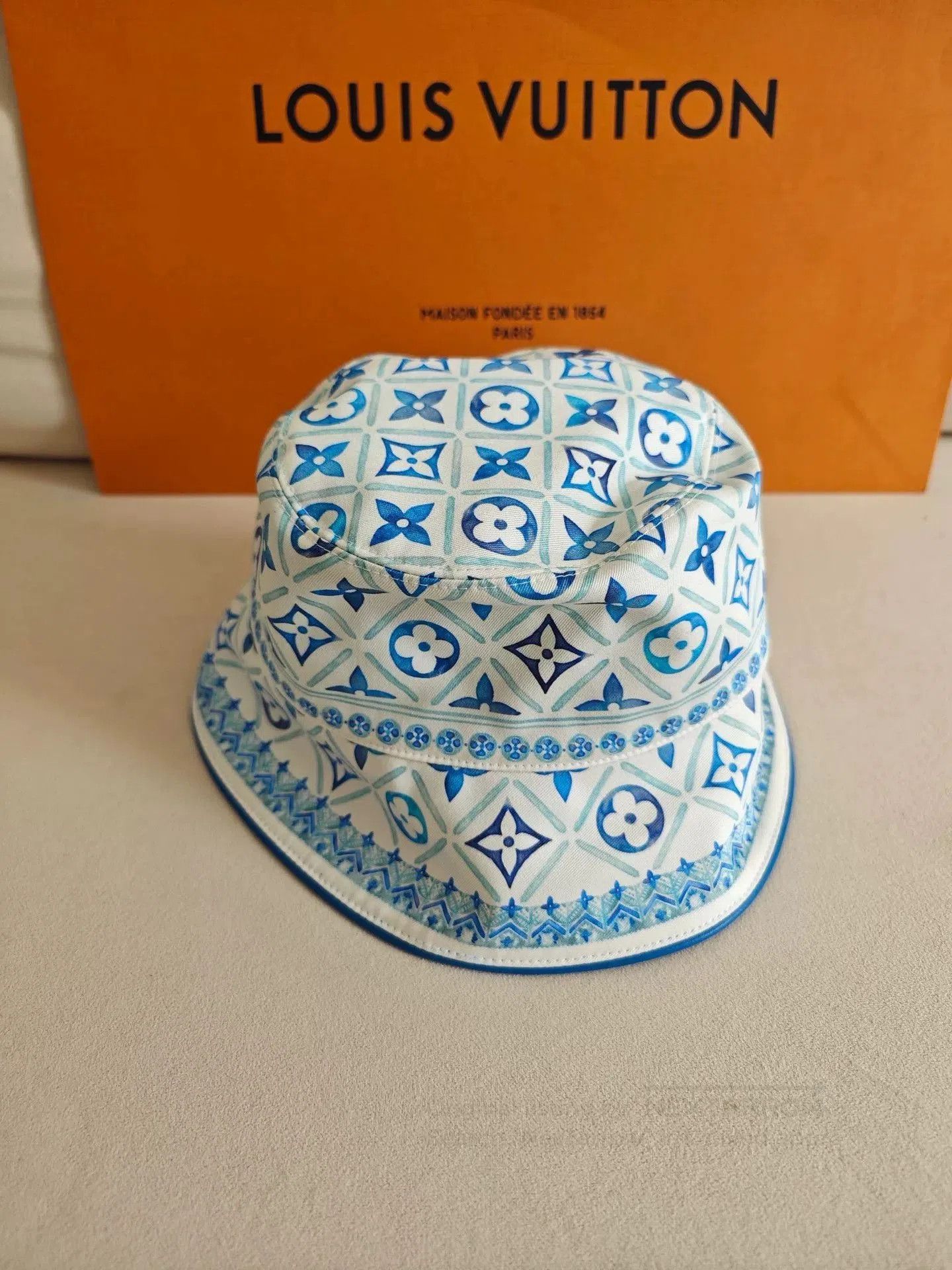 Louis Vuitton Louis Vuitton Reversible Bucket Hat. Size ONE SIZE - 5 Thumbnail