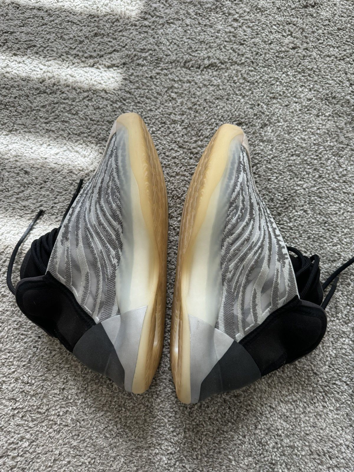 Adidas Adidas Yeezy QNTM Size US 10 / EU 43 - 2 Thumbnail