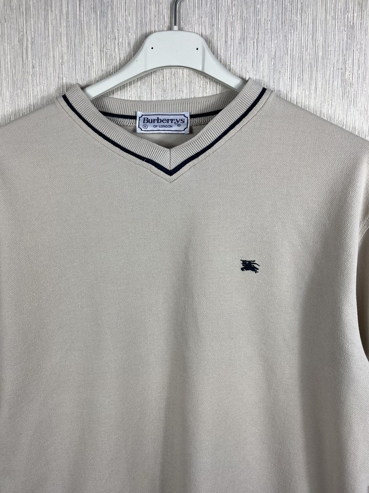 Burberry Vintage 90s Burberrys classic chest logo knight t-shirt Size US L / EU 52-54 / 3 - 5 Thumbnail