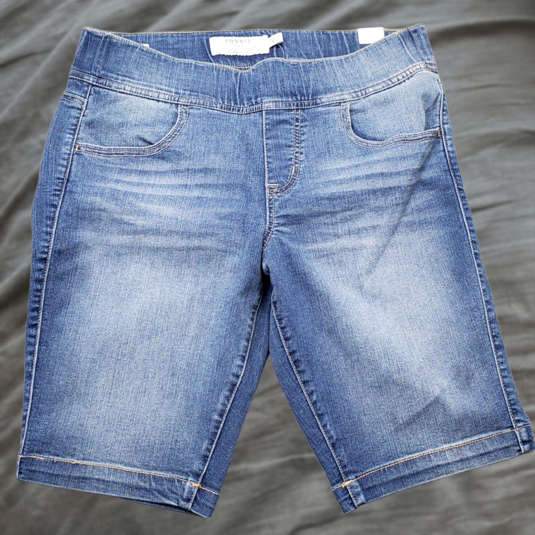 Torrid Torrid Lean Jean Shorts Womens Size 00 Blue Faded Denim Stretchy Flat Front Bermuda Shorts Womens 00 Blue Denim Torrid Men? Size 24" / US 00 / IT 34 - 1 Thumbnail