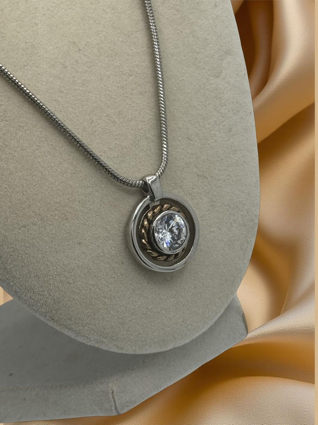 Other Contemporary Vintage Rhinestone Bezel Pendant Necklace Y2K Size ONE SIZE - 1 Thumbnail