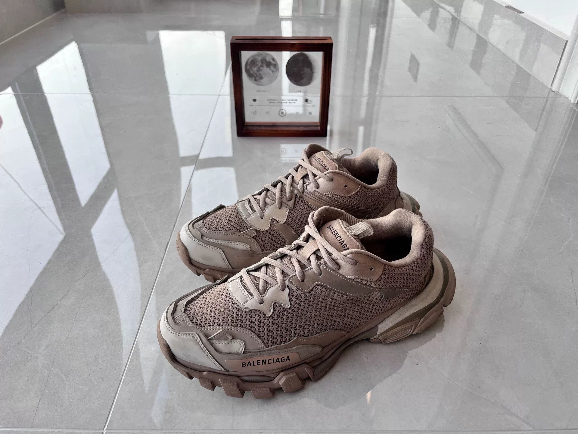 Balenciaga Balenciaga Brown Lowtop Sneakers 11 Men Size US 11 / EU 44 - 1 Thumbnail