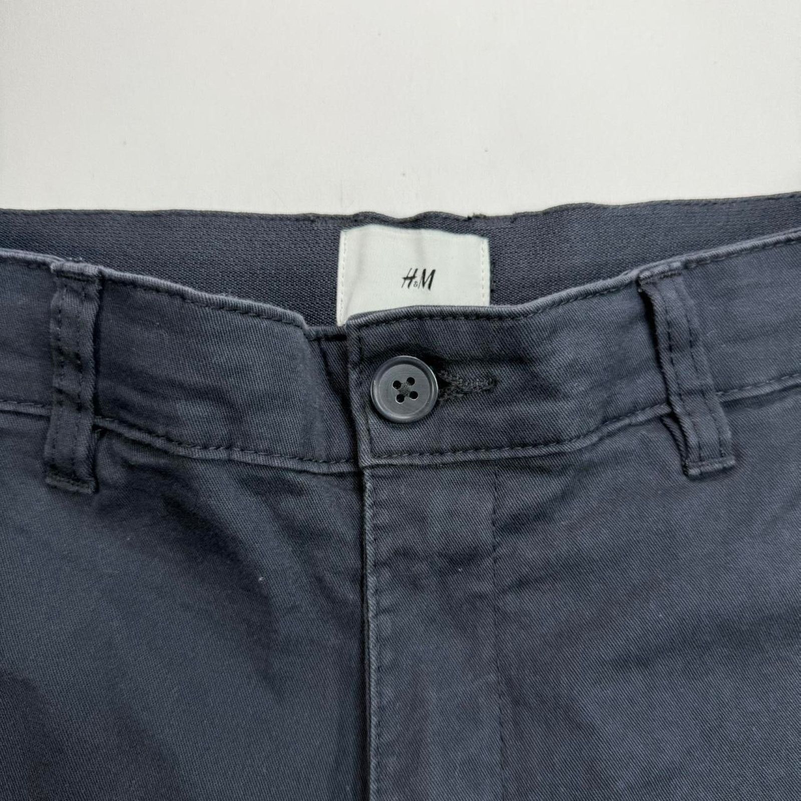 H&M Men’s Navy Blue / Black H&M Chino Shorts sz S Size US 30 / EU 46 - 2 Thumbnail