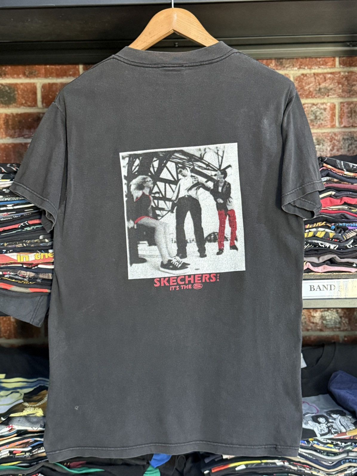 SKECHERS Vintage 90s Skechers Photo Tee Faded Size US M / EU 48-50 / 2 - 1 Thumbnail