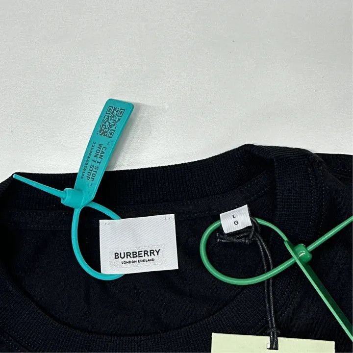 Burberry Burberry Burberry FW23 Black Graphic Short Sleeve T-Shirt- Size US L / EU 52-54 / 3 - 3 Thumbnail