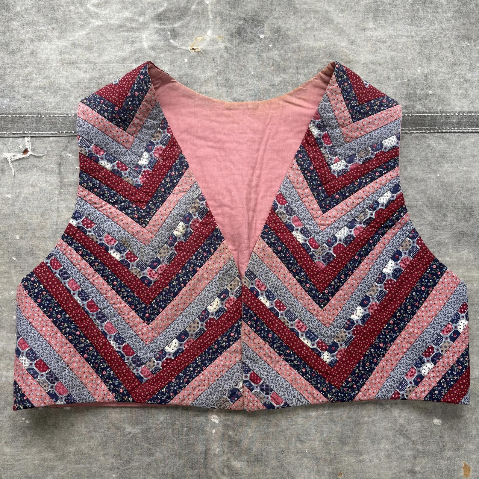 Handmade Vintage 1970s Handmade Reversible Floral Quilt Cottage Vest Size L / US 10 / IT 46 - 1 Thumbnail