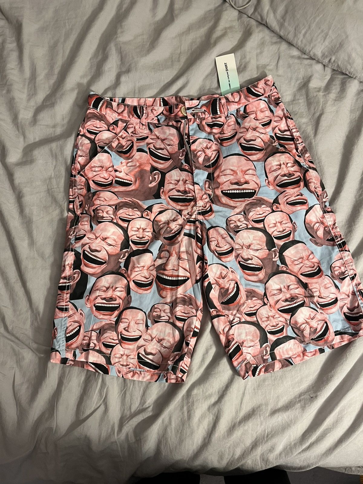 Comme des Garcons SHIRT Comme des garcons shirt yue minjun laughing shorts Size US 32 / EU 48 - 1 Thumbnail