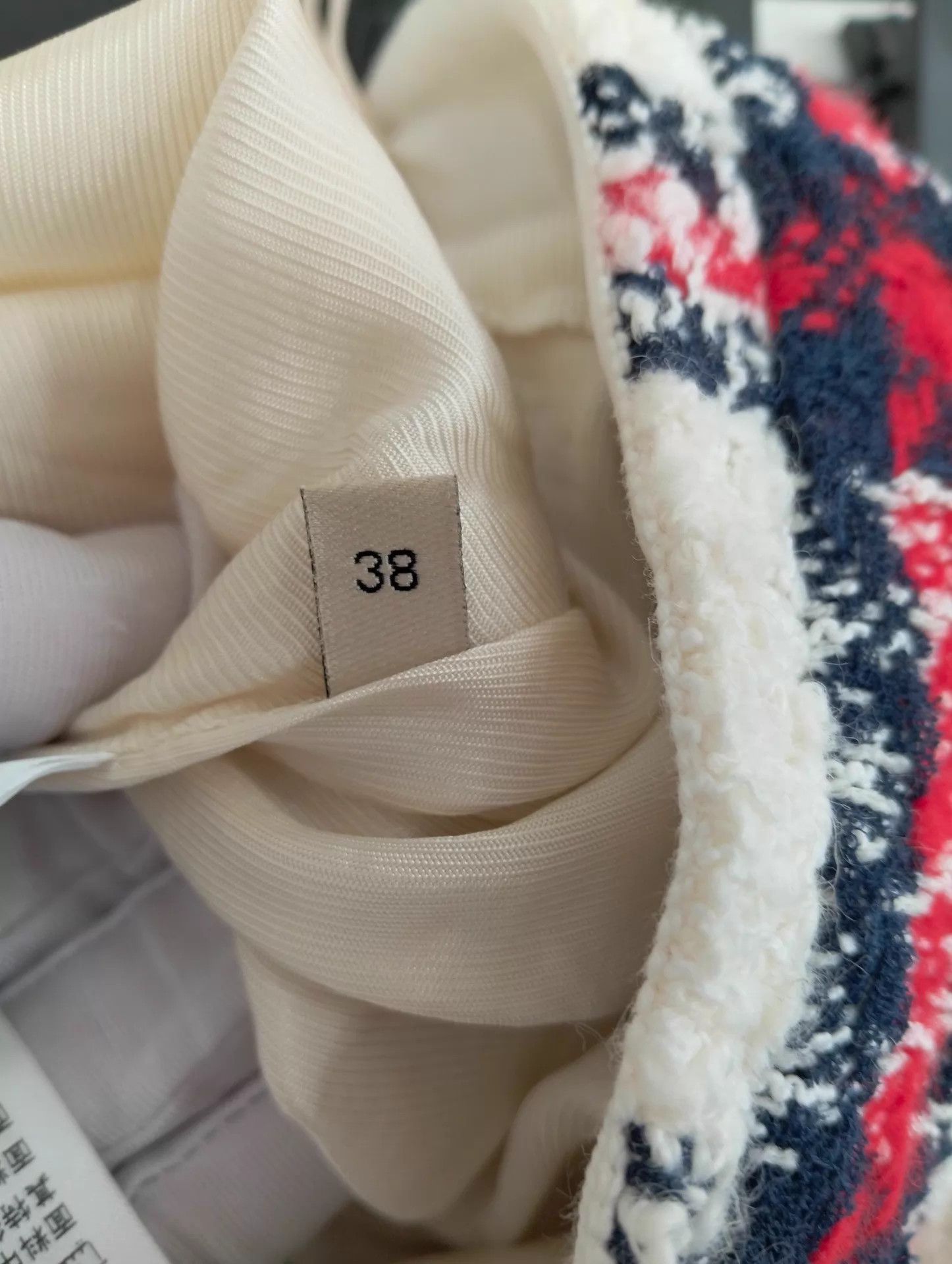 Gucci Gucci Women's White Red Checkered Wool Shorts Size 38 Size 26" / US 2 / IT 38 - 6 Thumbnail