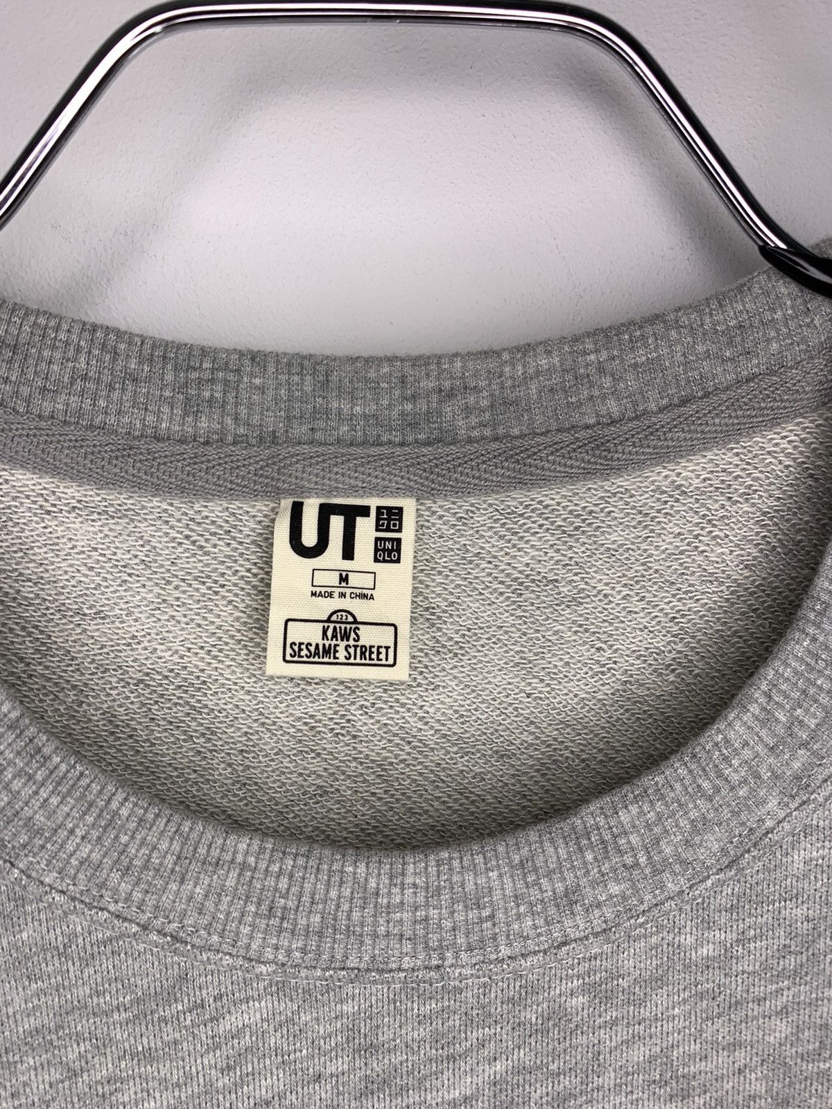 Kaws × Uniqlo Uniqlo x Kaws Sesame Street Sweatshirt M/L Size Size US M / EU 48-50 / 2 - 6 Thumbnail