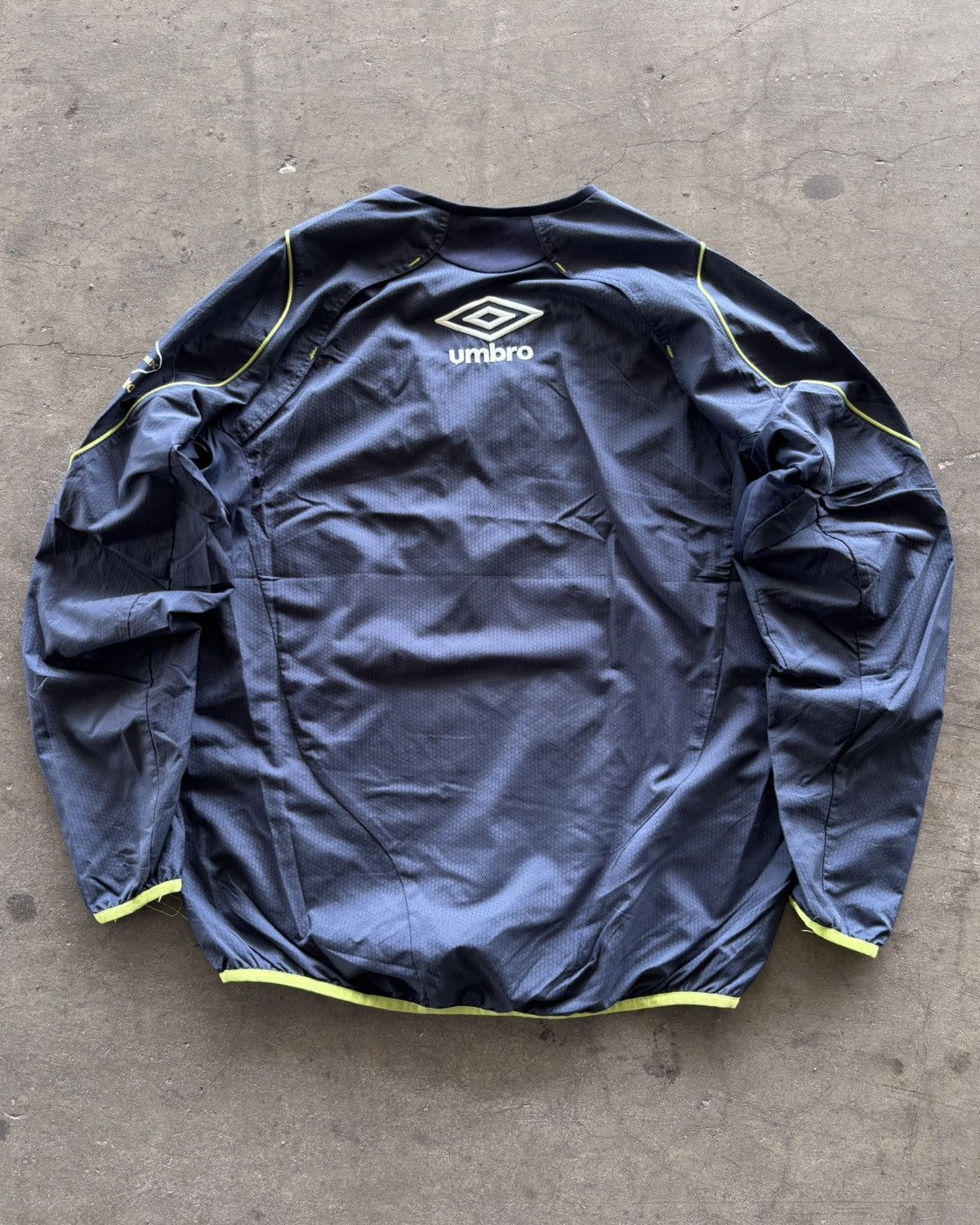 Umbro Umbro Center Logo Windbreaker Jersey Size US XL / EU 56 / 4 - 6 Thumbnail