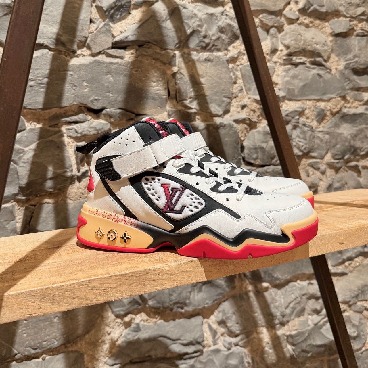 Louis Vuitton Louis Vuitton FW22 White Red Trainer 2 Basketball Sneakers Size US 8.5 / EU 41-42 - 1 Thumbnail